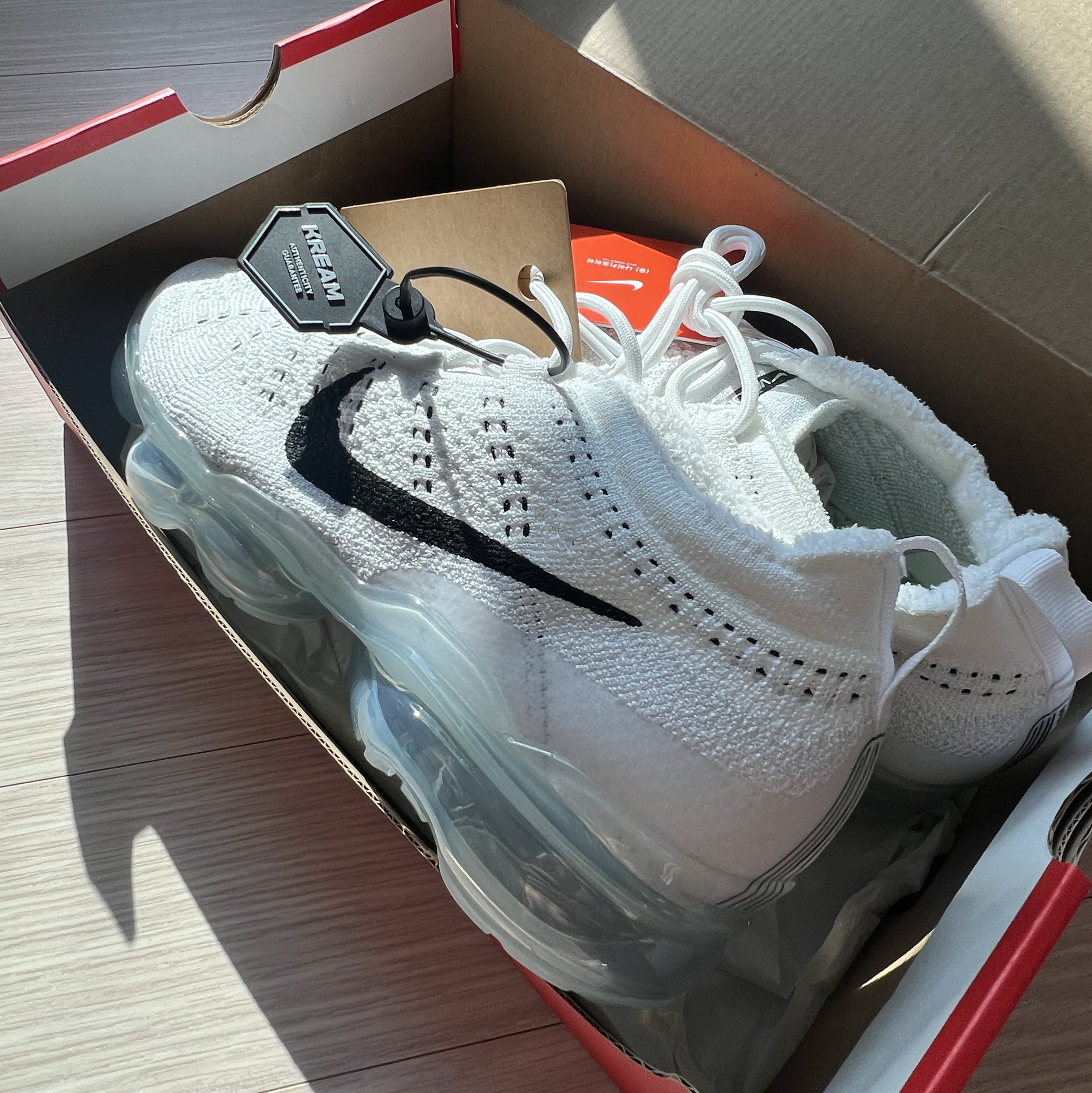 Nike Air Vapormax 2023 Flyknit White Pure Platinum 착용 스타일