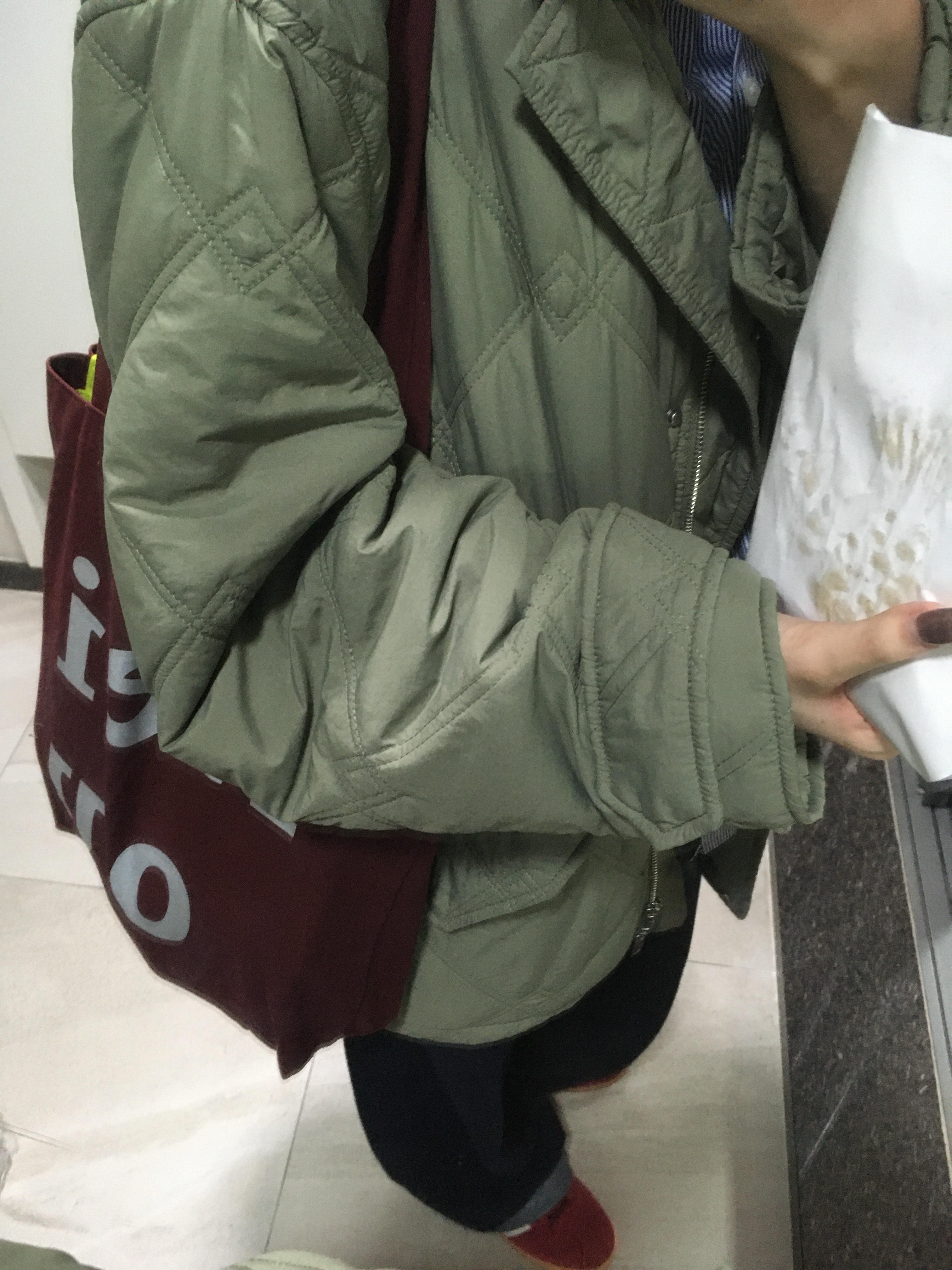 Adidas Bermuda College Burgundy 착용 스타일 - 3