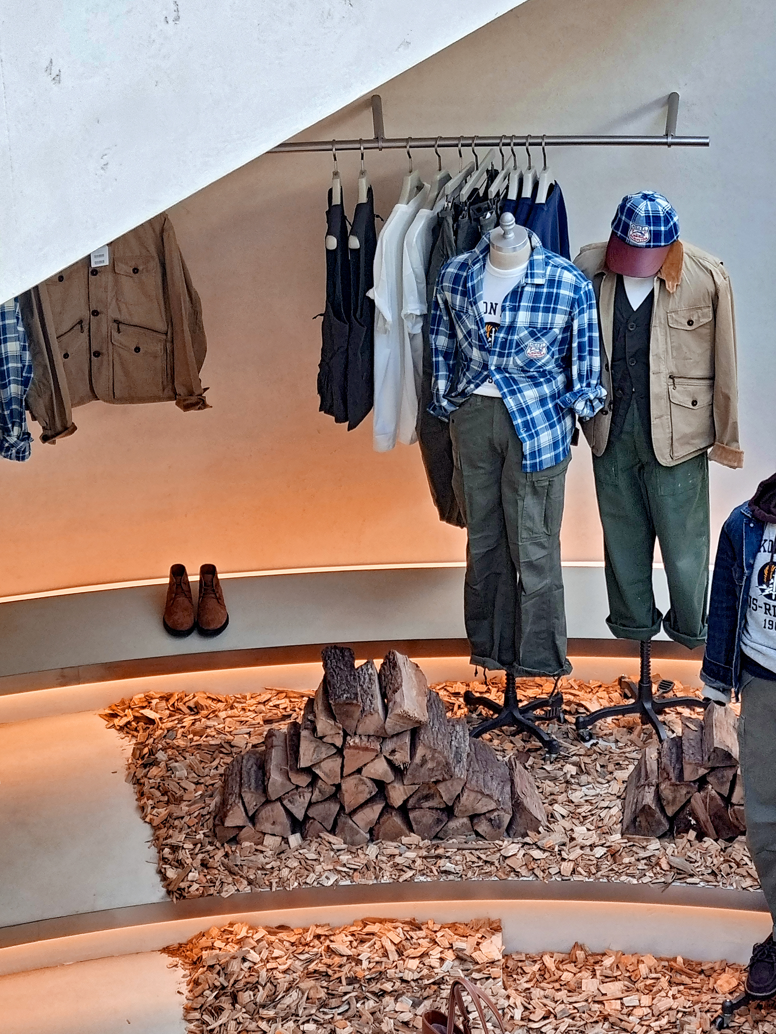 [10% 적립] [KREAM Limited Edition The Trophy Fishing Club] Polo Ralph Lauren Big Cargo Olive - 25FW, [10% 적립] [KREAM Limited Edition The Trophy Fishing Club] Polo Ralph Lauren Utility Vest Green - 25FW 착용 스타일 - 5