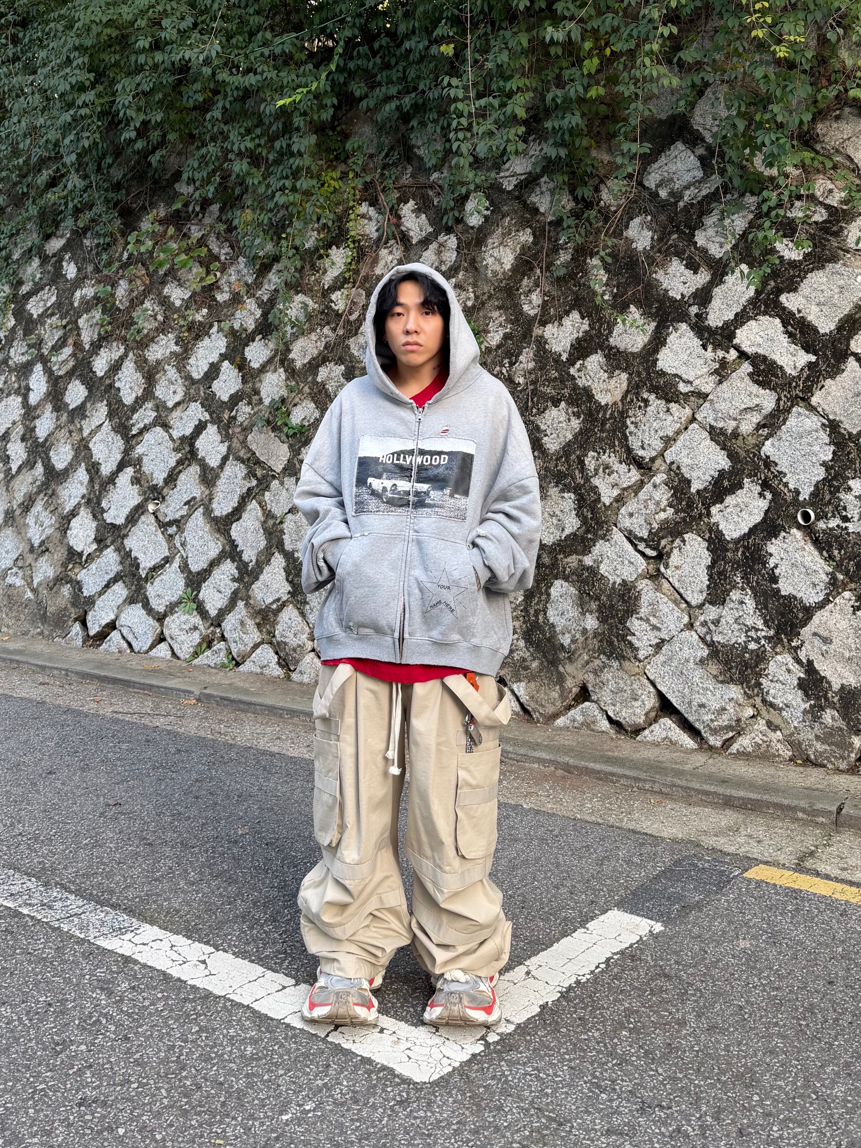 NOD Old Hollywood Zip-up Hoodie Grey, Balenciaga Cargo Sneakers Beige Grey Red 착용 스타일 - 6