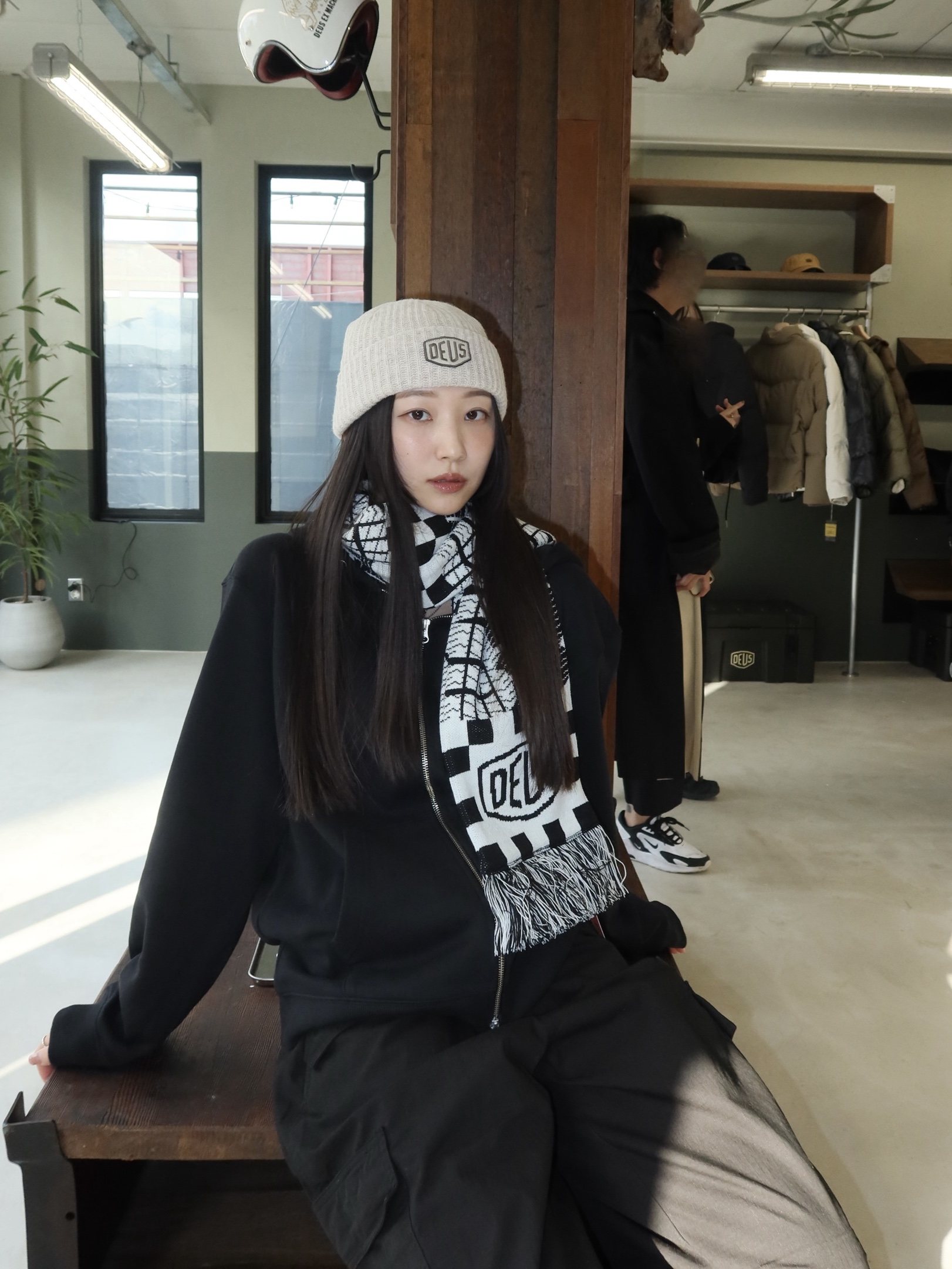 Deus Ex Machina Shield Beanie Beige 착용 스타일