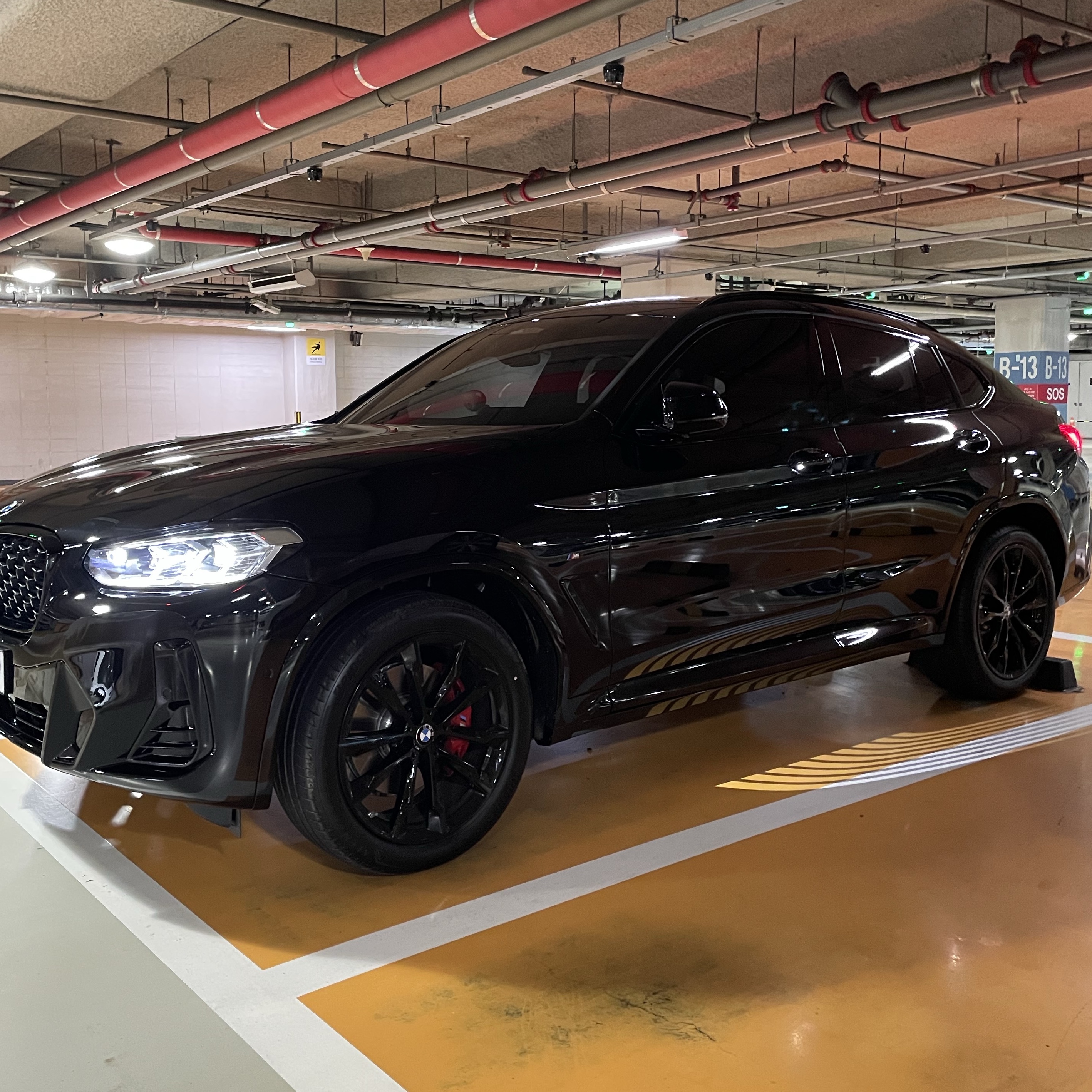 Palace Saved P Keyring Red - 25SS, Thom Browne Sustainable Fine Merino Wool 4-Bar Classic Cardigan Navy 착용 스타일 - 2