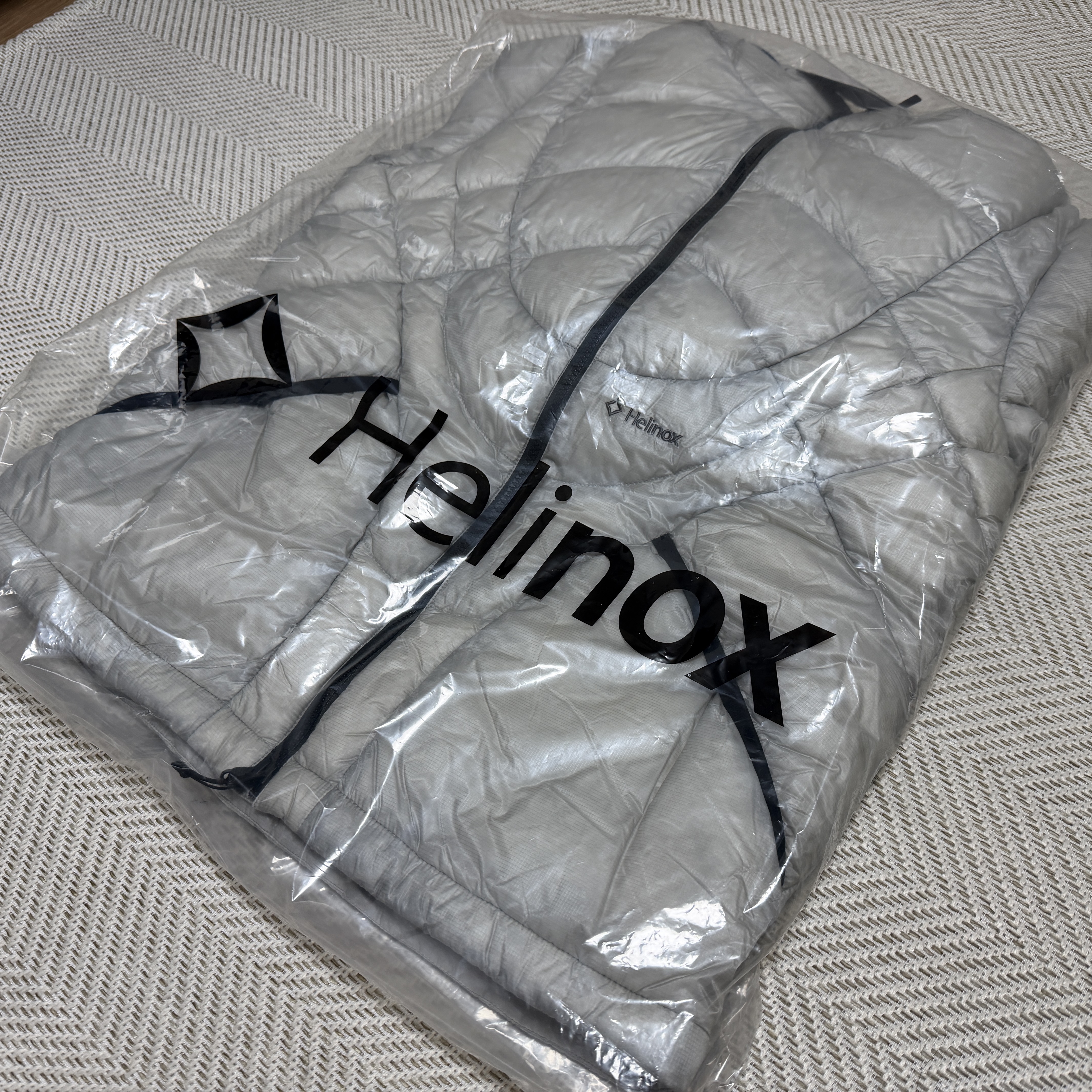 Helinox Wear Eclipse Pack Down Jacket Light Gray 착용 스타일 - 1