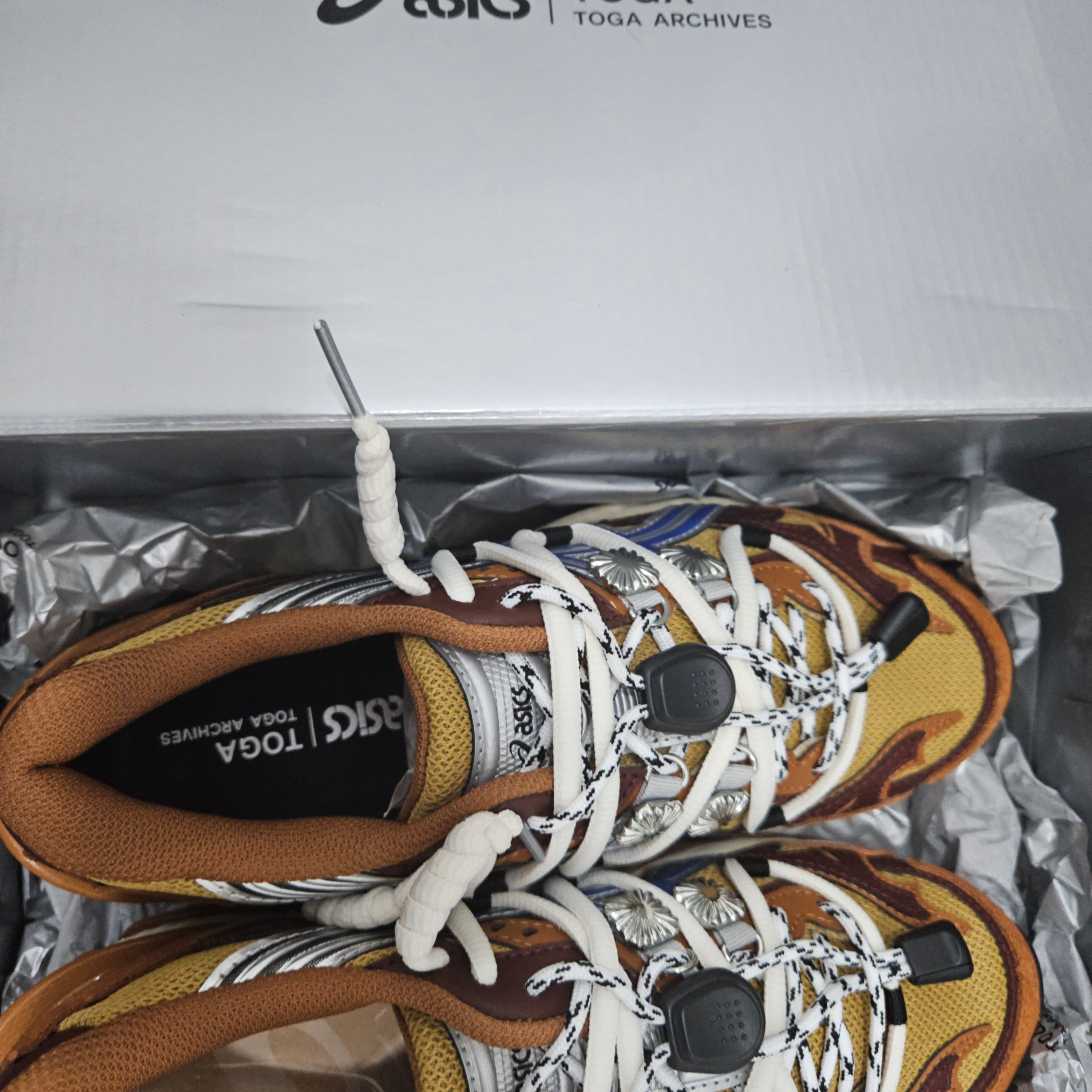 Asics x Toga Gel-Cumulus 16 TG Brown Blue Pure Silver 착용 스타일