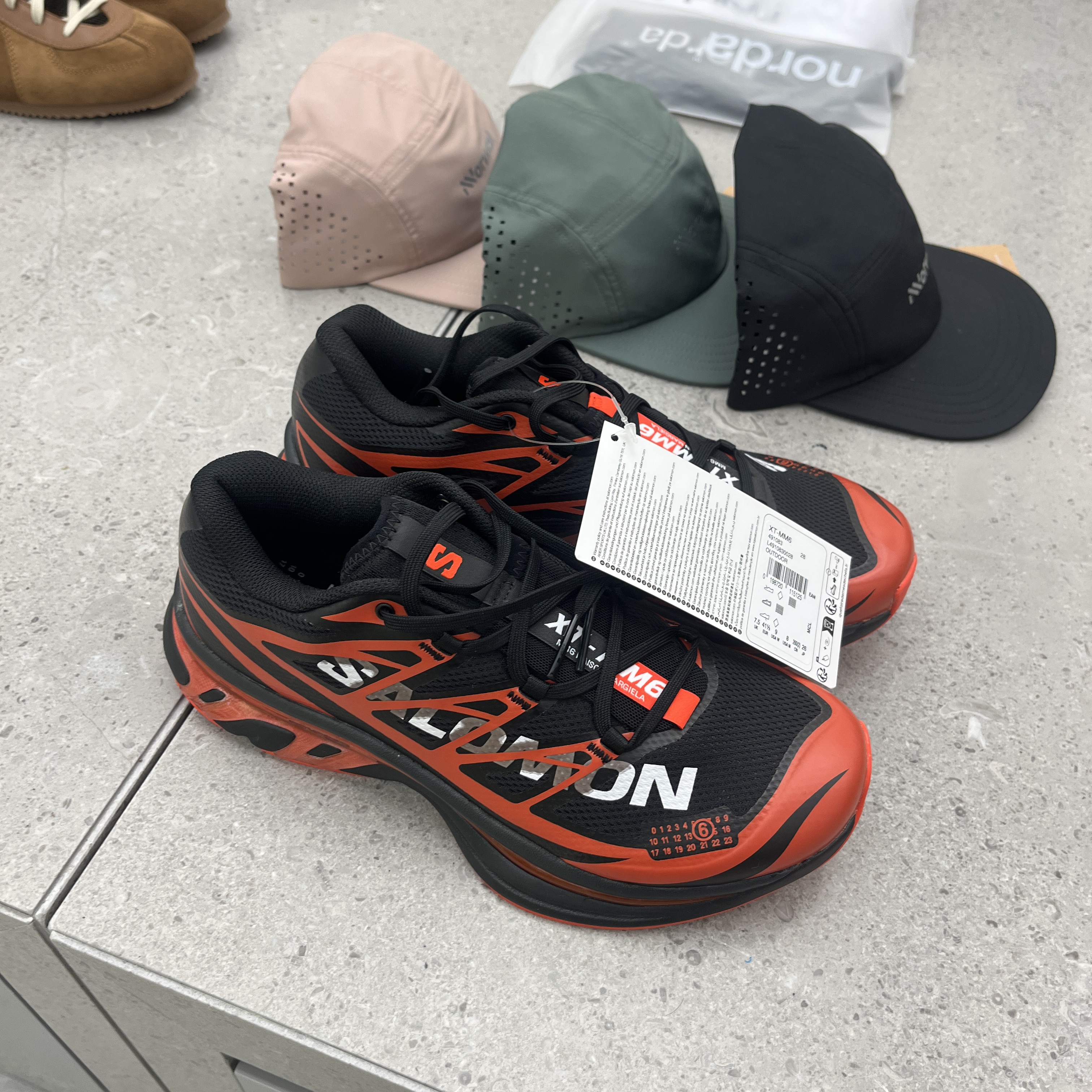 Salomon x MM6 Masion Margiela XT-MM6 Black Cherry Tomato 착용 스타일