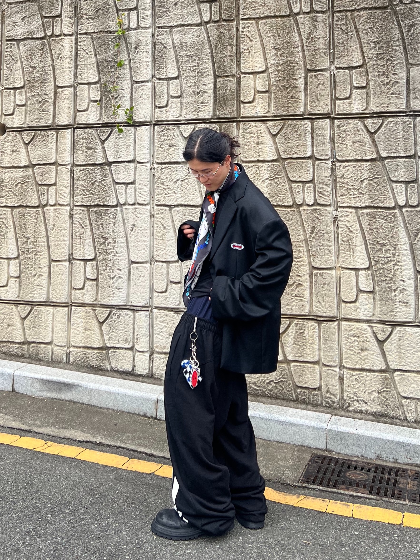 Awende Requiem Silk Scarf Multi, [KREAM 단독] Civision by CSC Dark Vision Blazer Black 착용 스타일 - 1