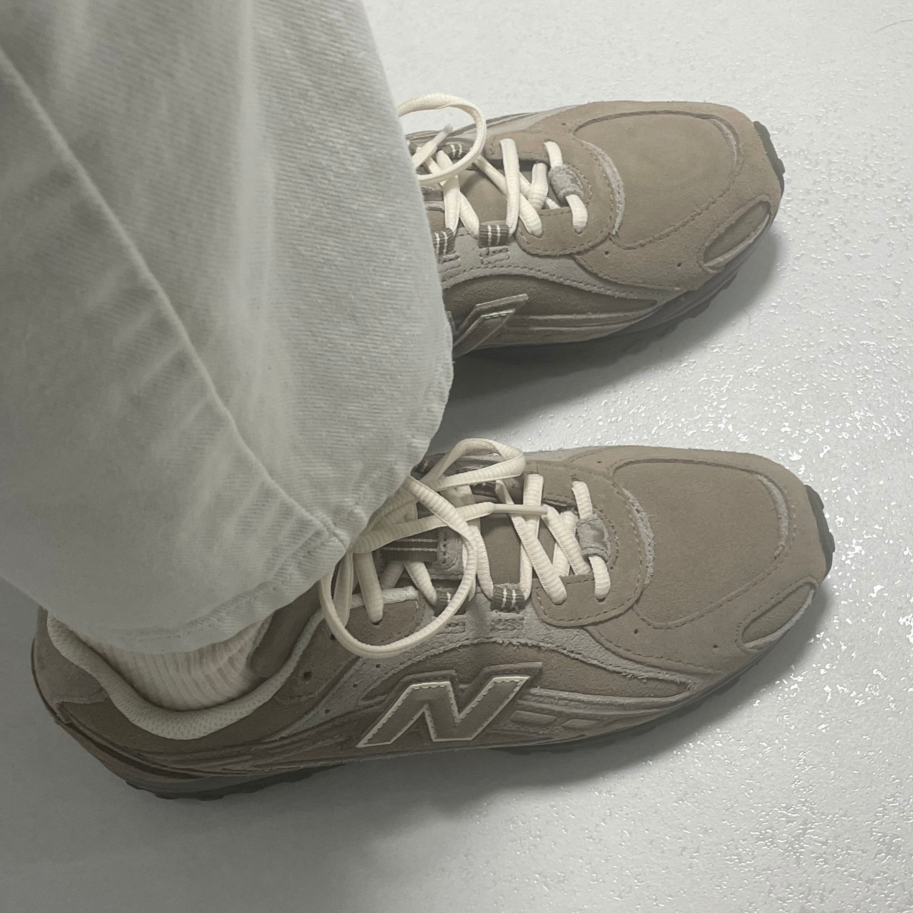 New Balance 204L Suede Mushroom Arid Stone 착용 스타일