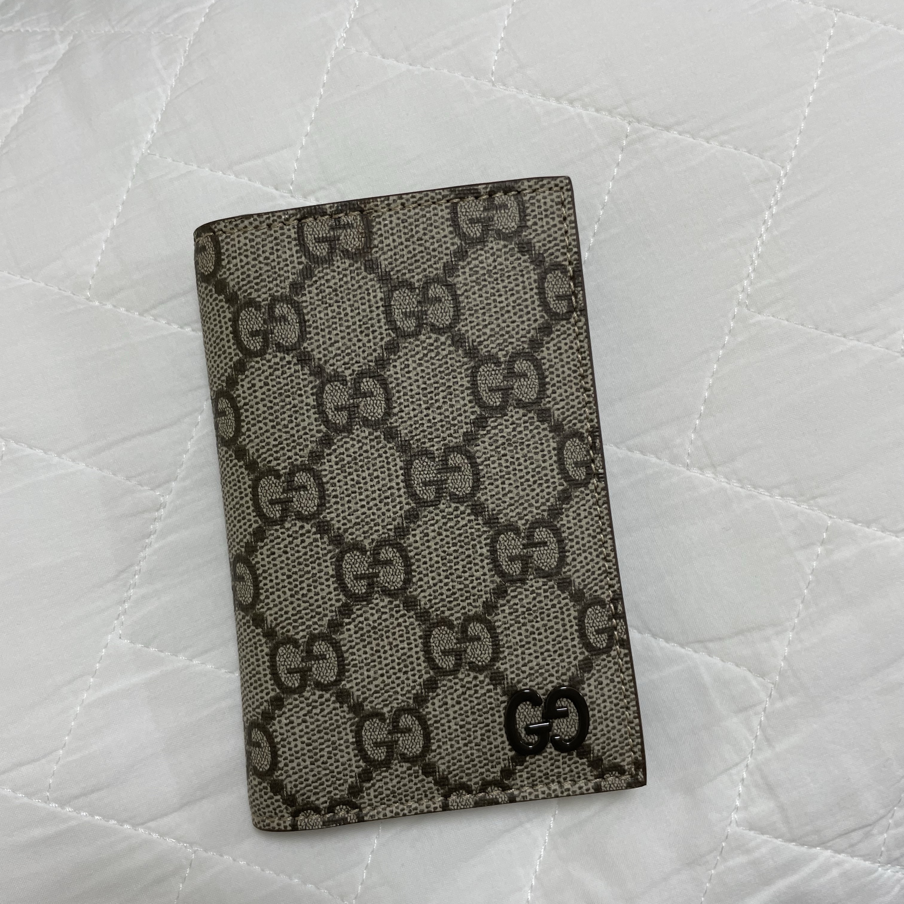 Gucci Brown Interior GG Long Card Case Beige Ebony 착용 스타일
