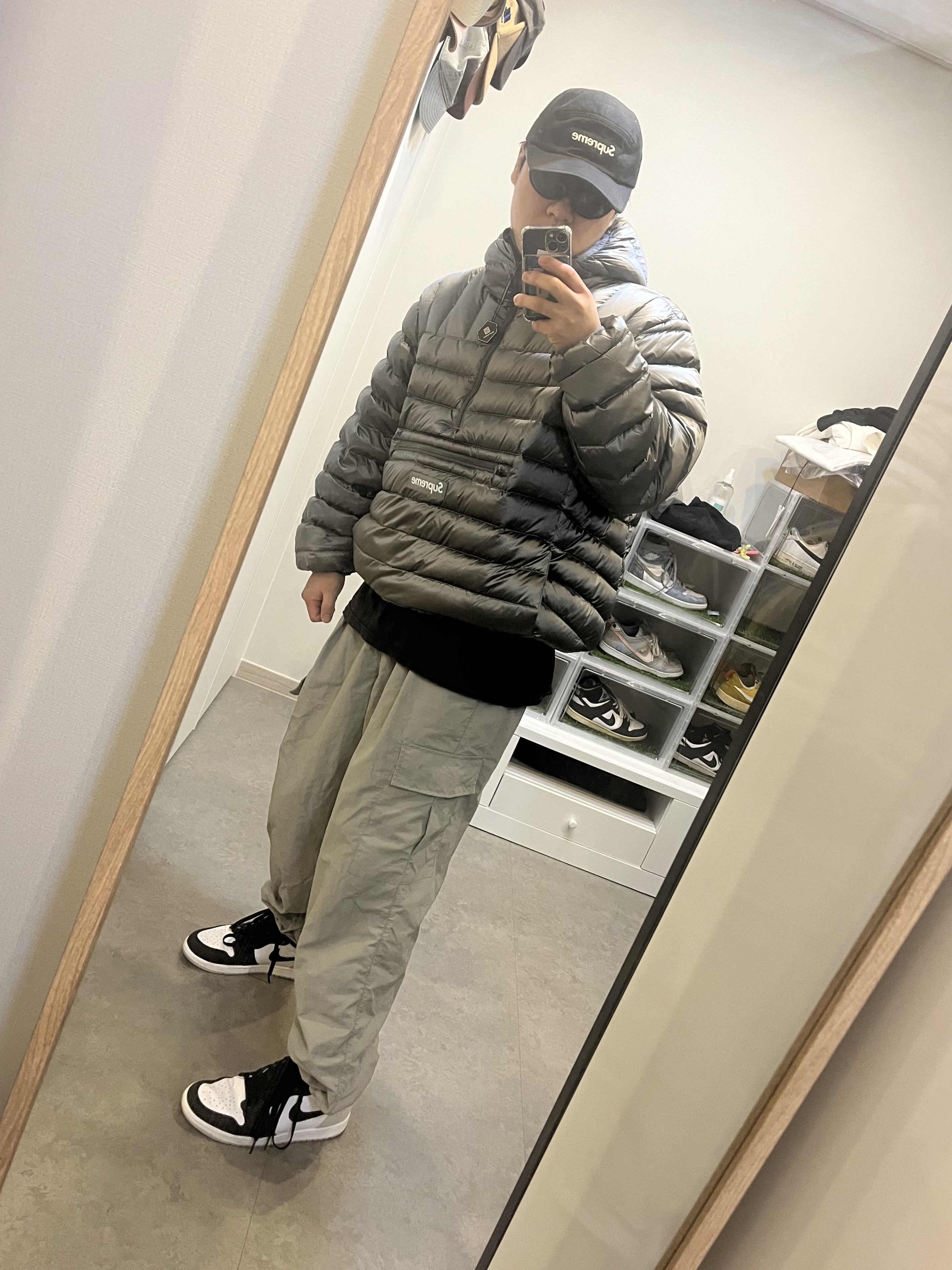 Supreme Micro Down Half Zip Hooded Pullover Silver - 25FW, Supreme Washed Chino Twill Camp Cap Black 착용 스타일 - 2