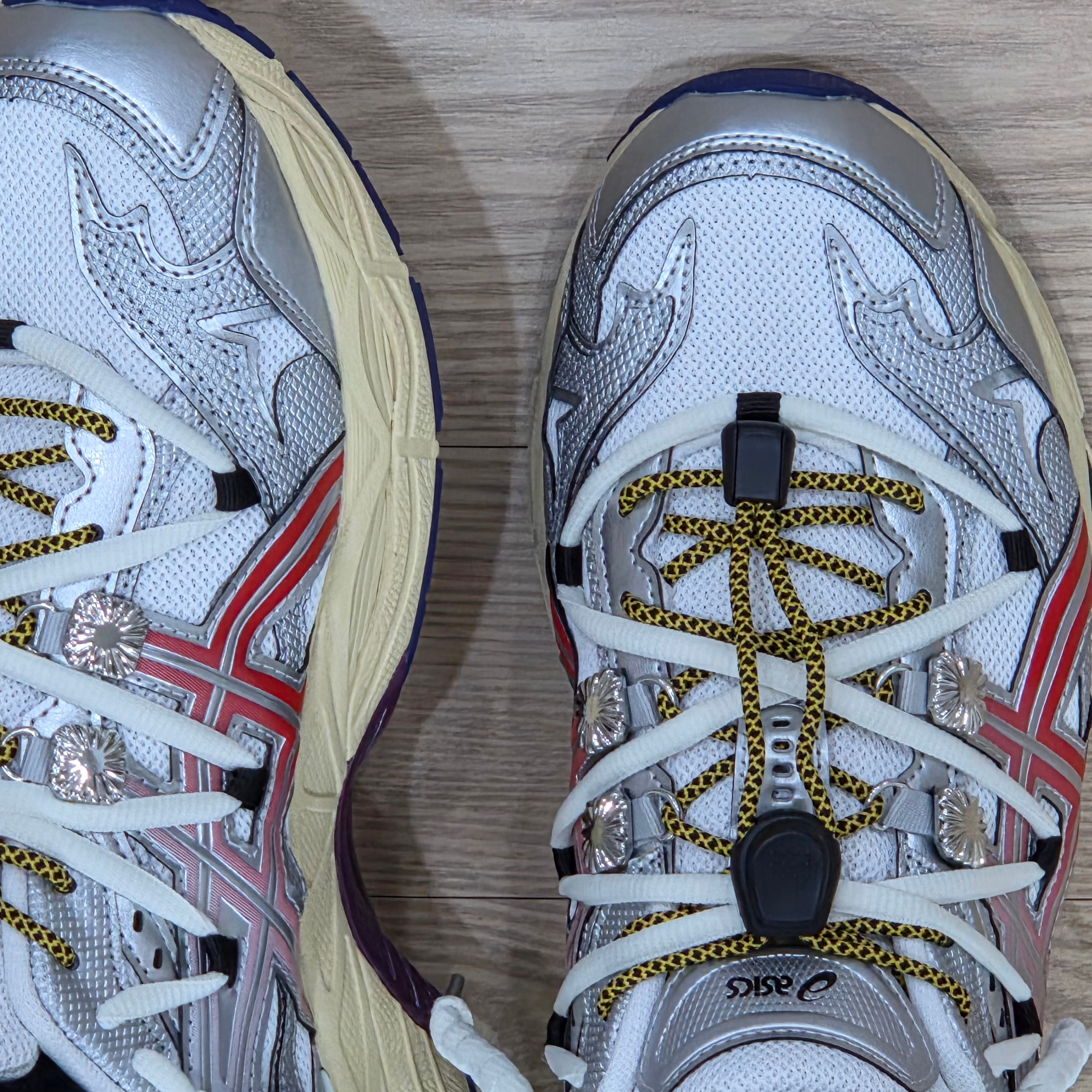 Asics x Toga Gel-Cumulus 16 TG White Red Pure Silver 착용 스타일