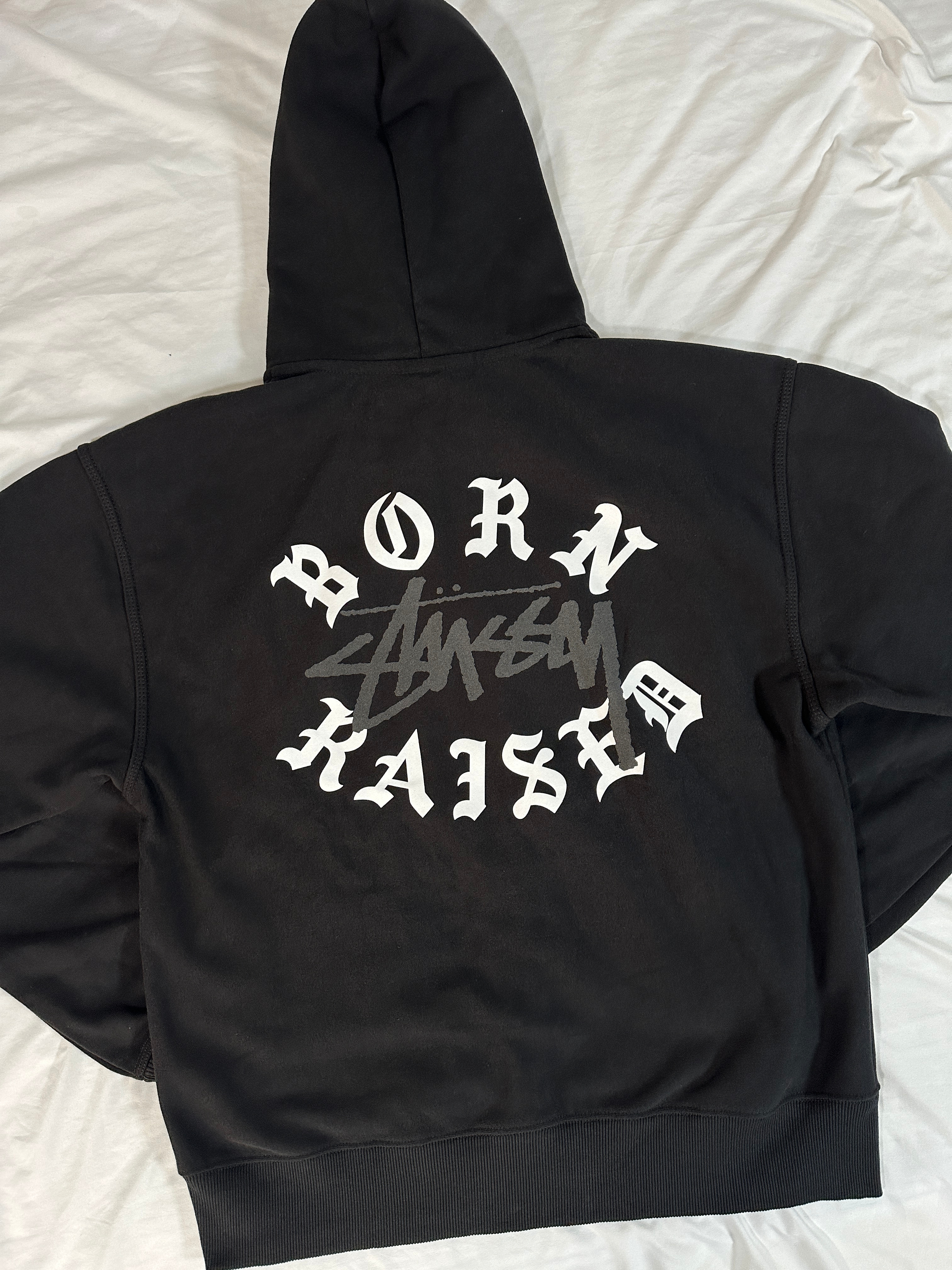 Stussy x Born X Raised Logo Zip Hoodie Black 착용 스타일 - 2