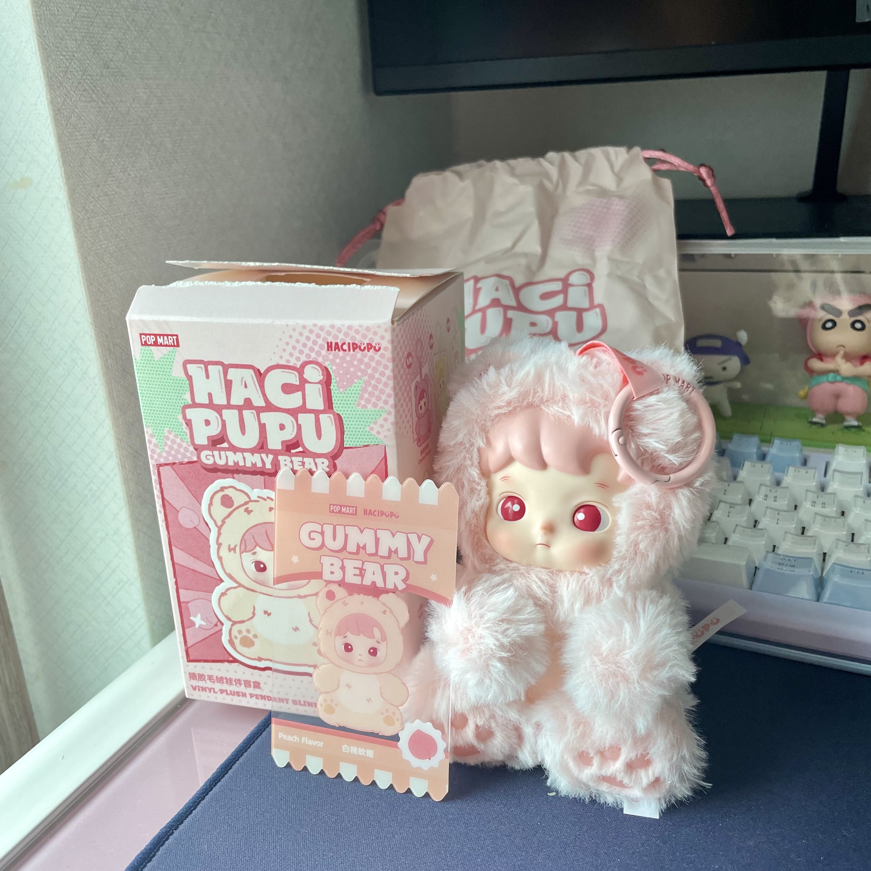 Pop Mart Hacipupu Gummy Bear Series Vinyl Plush Pendant (1 Blind Box) 착용 스타일