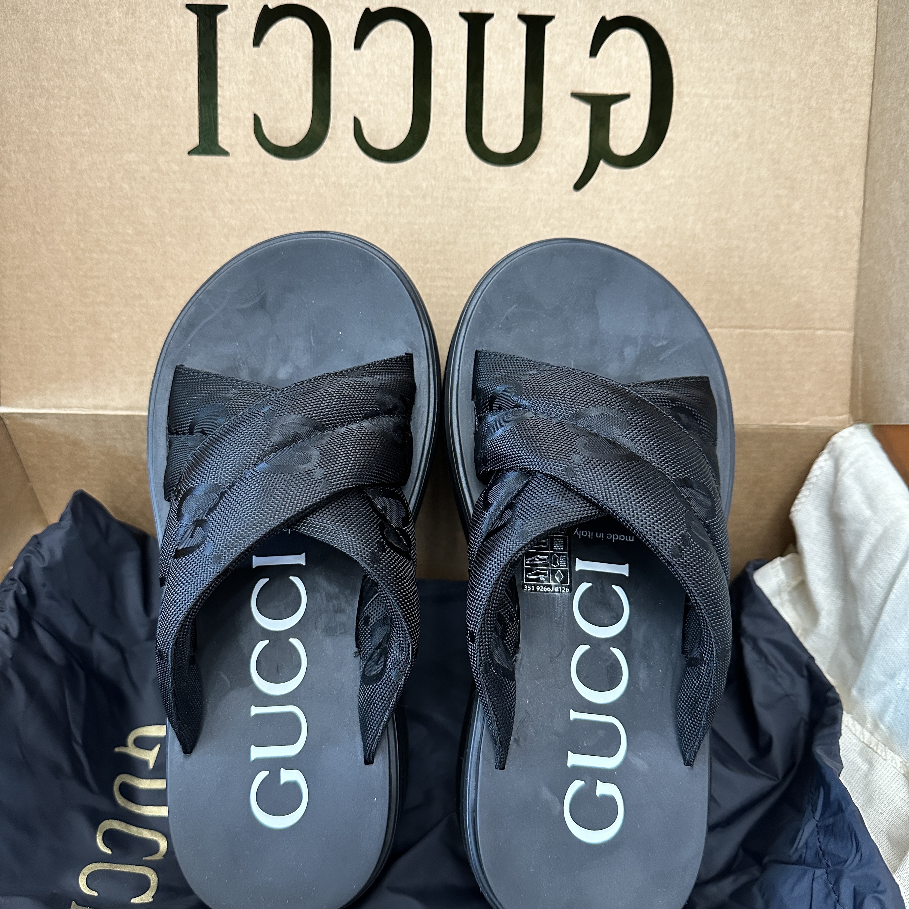 (W) Gucci GG Platform Slide Sandal Black Padded Nylon 착용 스타일
