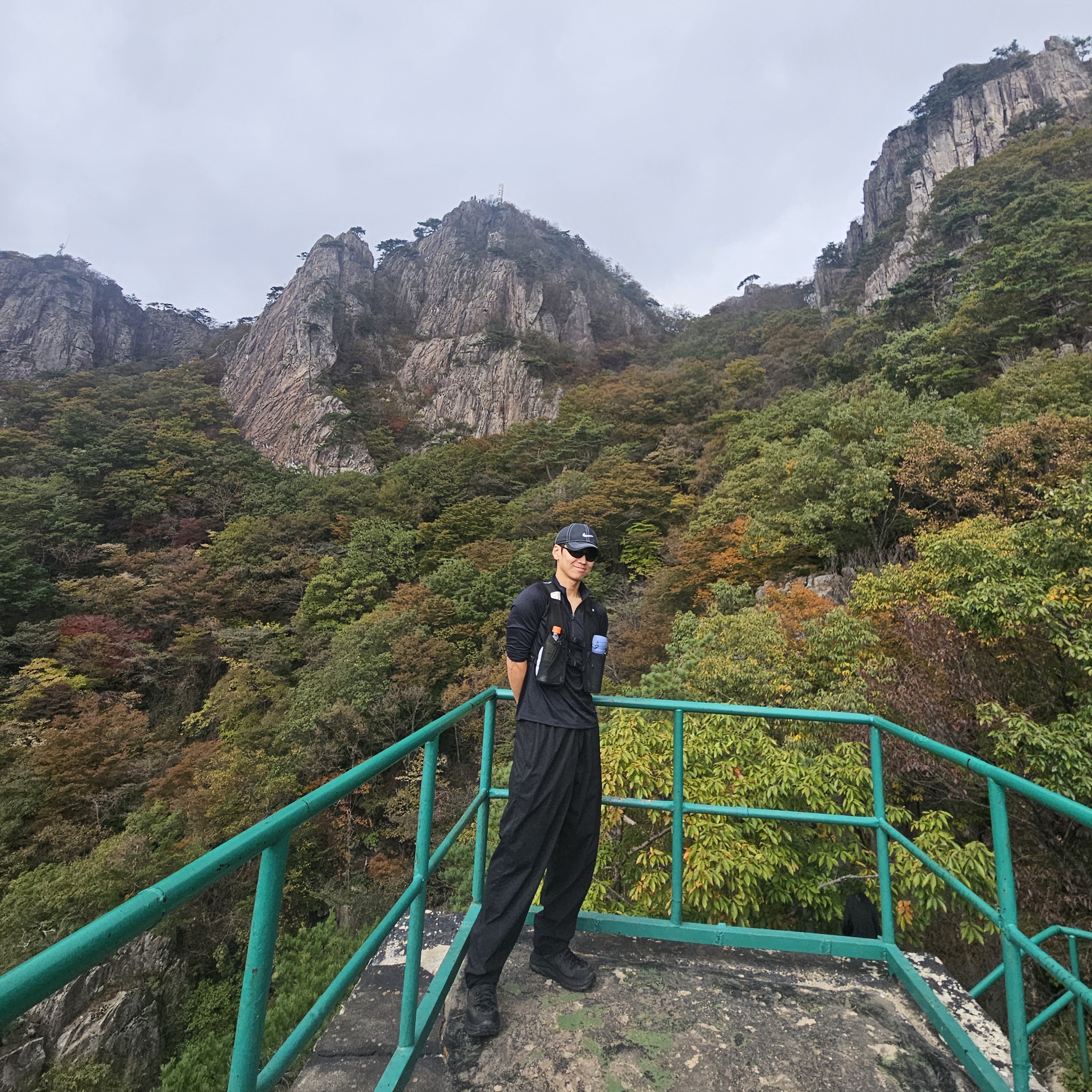 Oakley Eye Jacket Redux Matte Black Frame Prizm Grey Lenses High Bridge Fit, Hoka Tor Ultra Hi WP Black 2018 착용 스타일 - 2