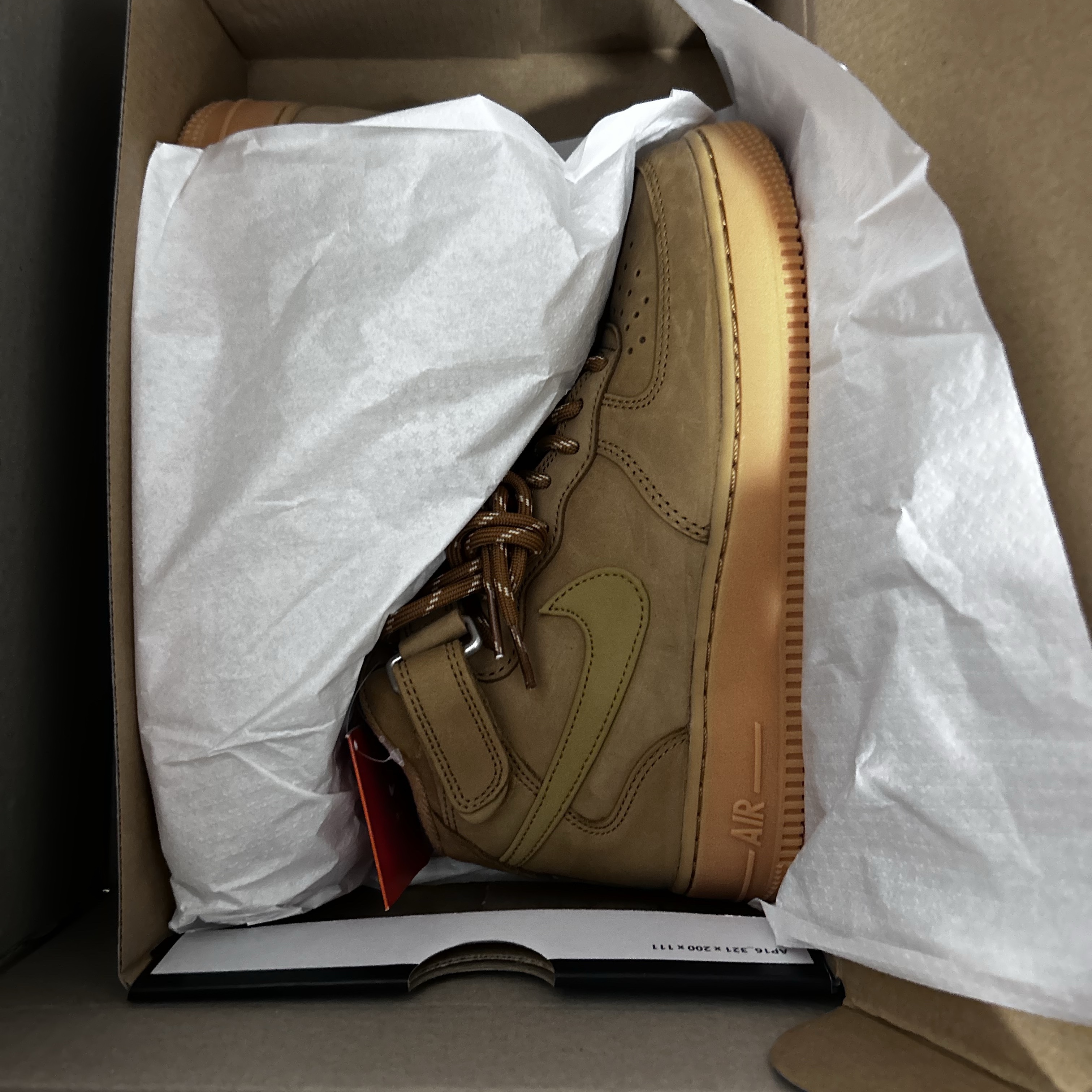Nike Air Force 1 Mid '07 WB Flax 착용 스타일