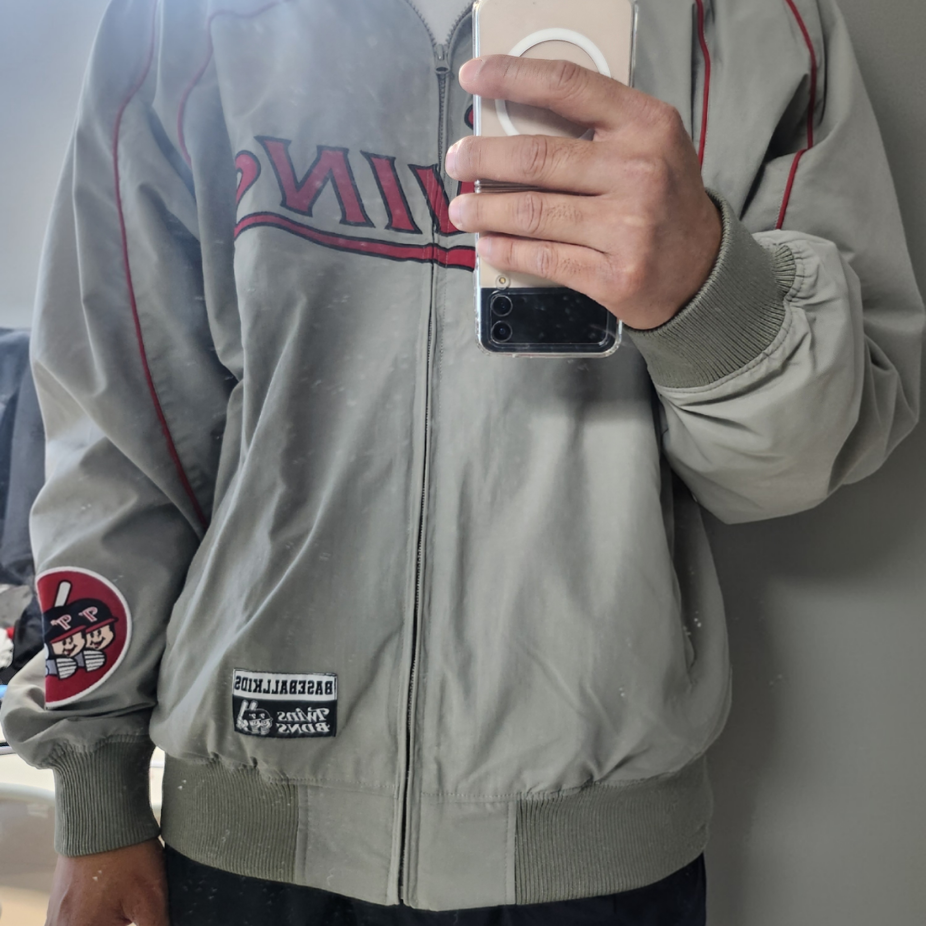 BDNS x LG TWINS Dugout Jacket Grey 착용 스타일