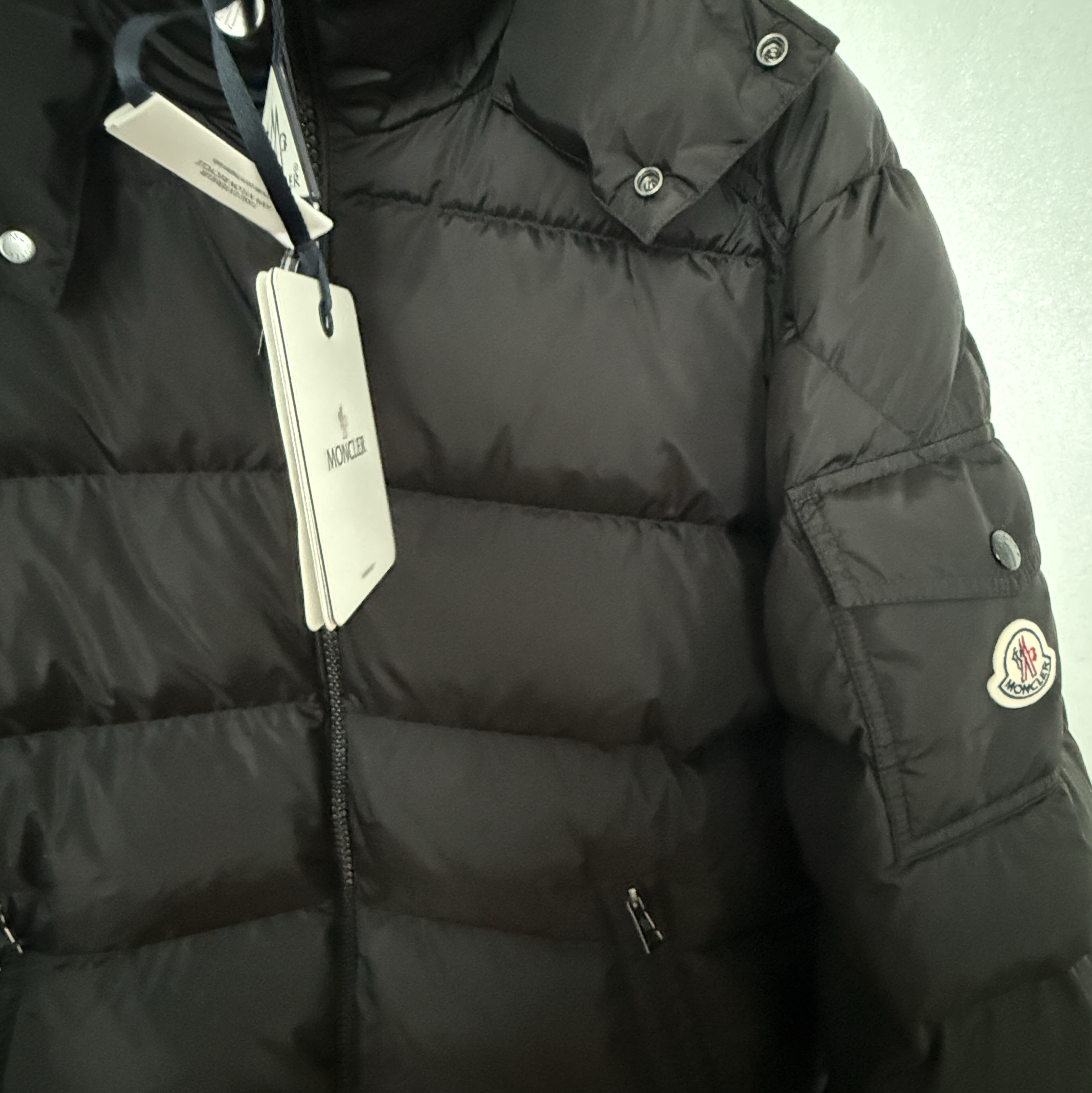 Moncler Maya Hooded Short Down Jacket Black - 25FW 착용 스타일
