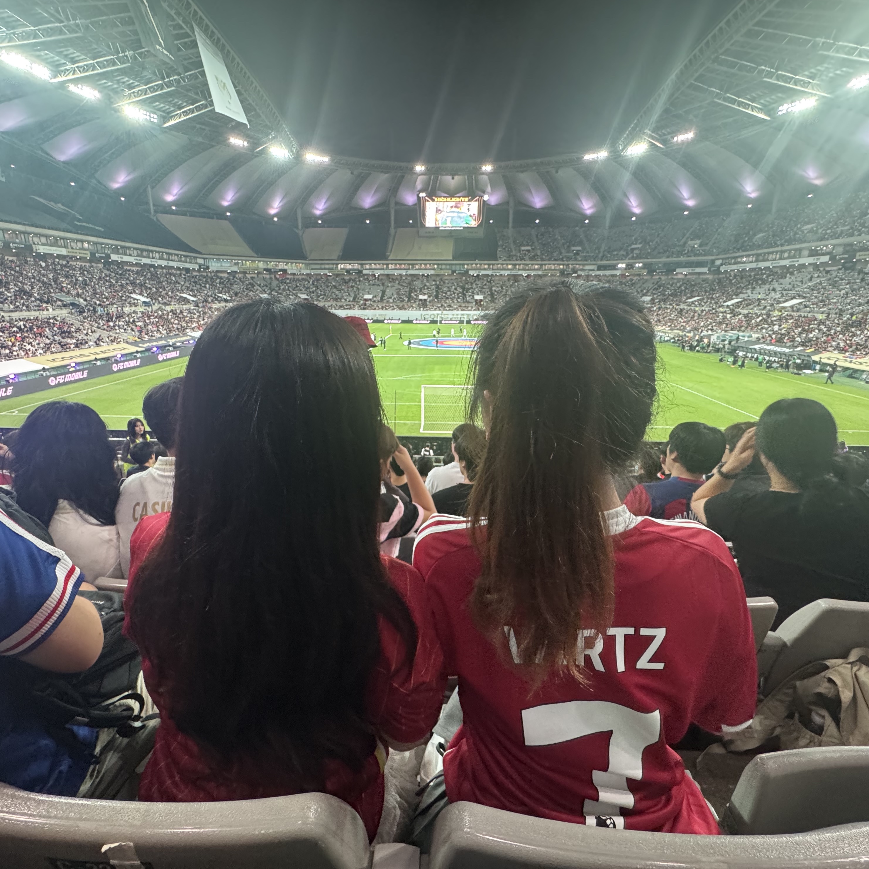 Adidas Liverpool FC 2025/26 Home Jersey Strawberry Red - KR Sizing (Non Marking Ver.), Nike Liverpool FC 2024/25 Dri-Fit Stadium Home Jersey Gym Red White Chrome Yellow (Non Marking Ver.) 착용 스타일 - 1