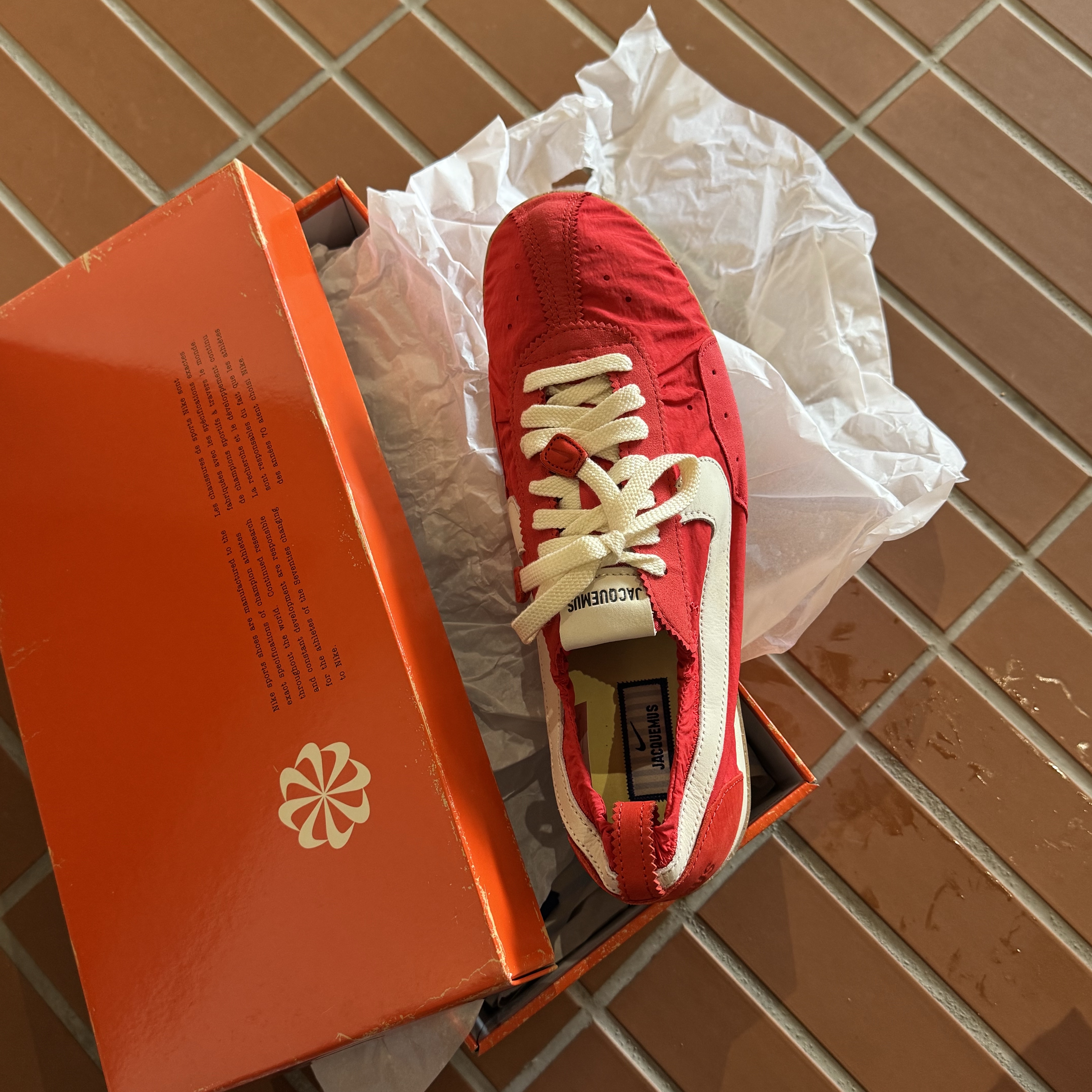 Nike x Jacquemus Moon Shoe SP University Red and Bicycle Yellow 착용 스타일