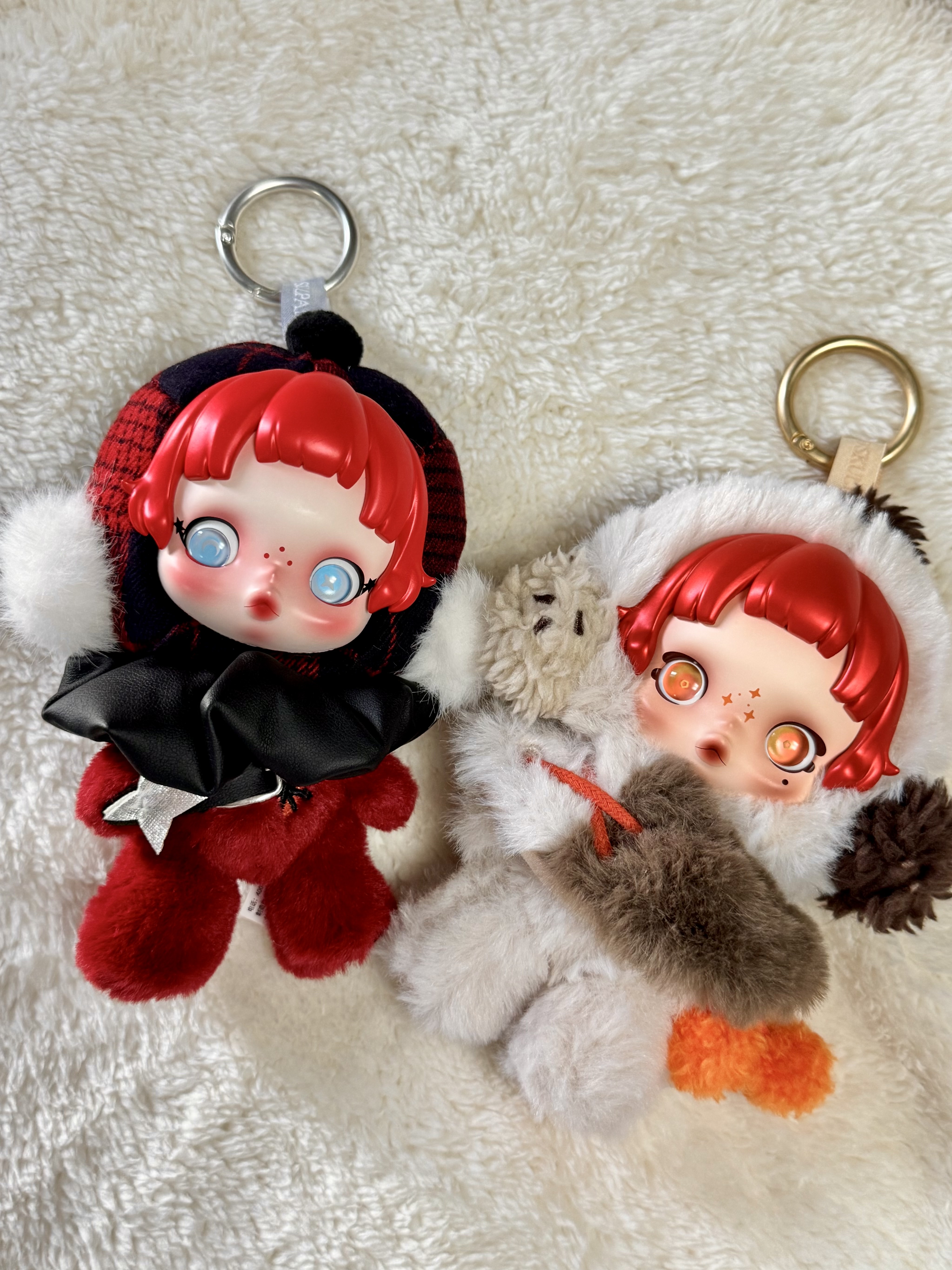Pop Mart Skullpanda Winter Symphony Series Keyring Rock On (Opened Case) 착용 스타일 - 1