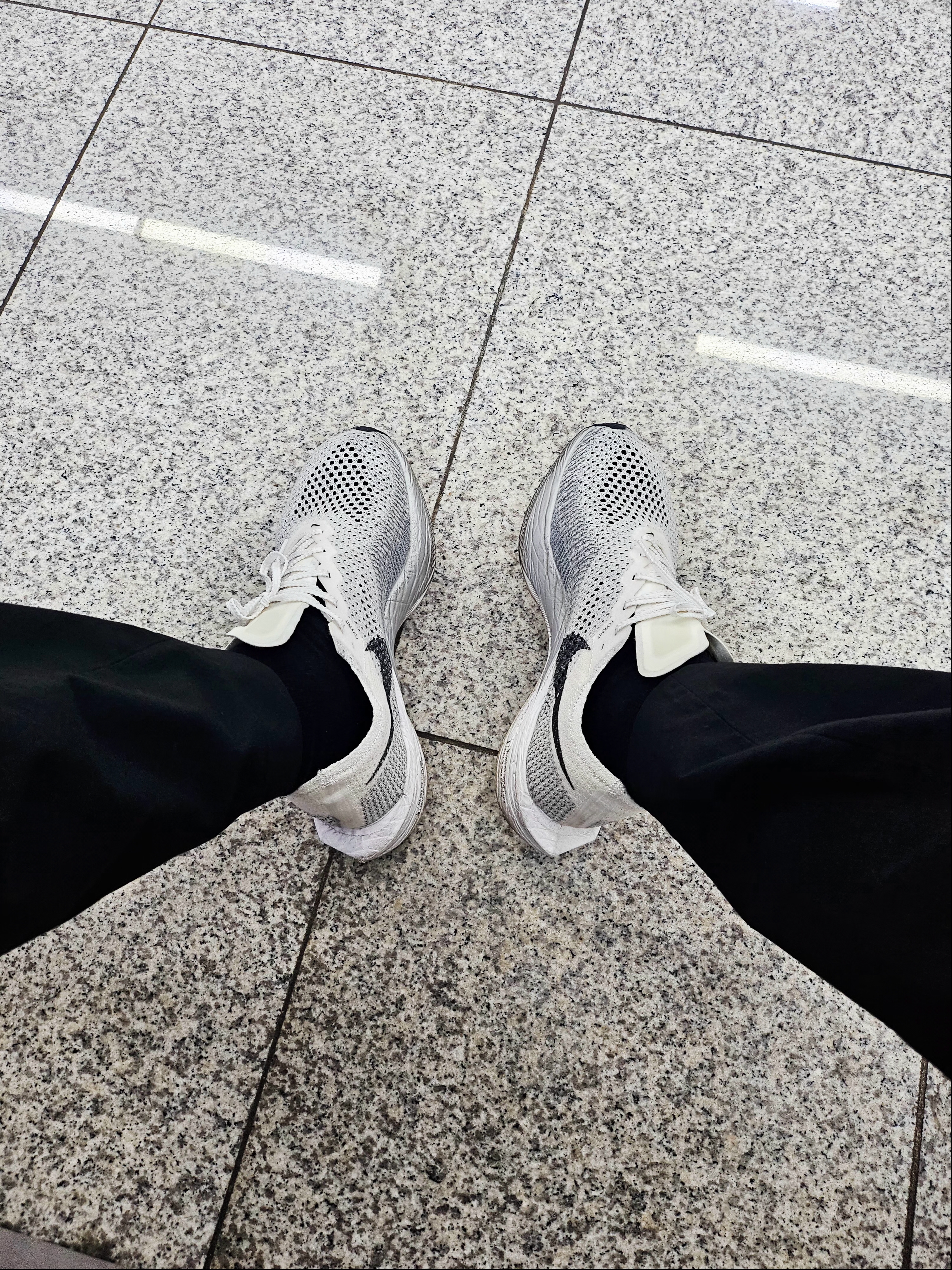 Nike ZoomX Vaporfly Next% 3 White Grey 착용 스타일
