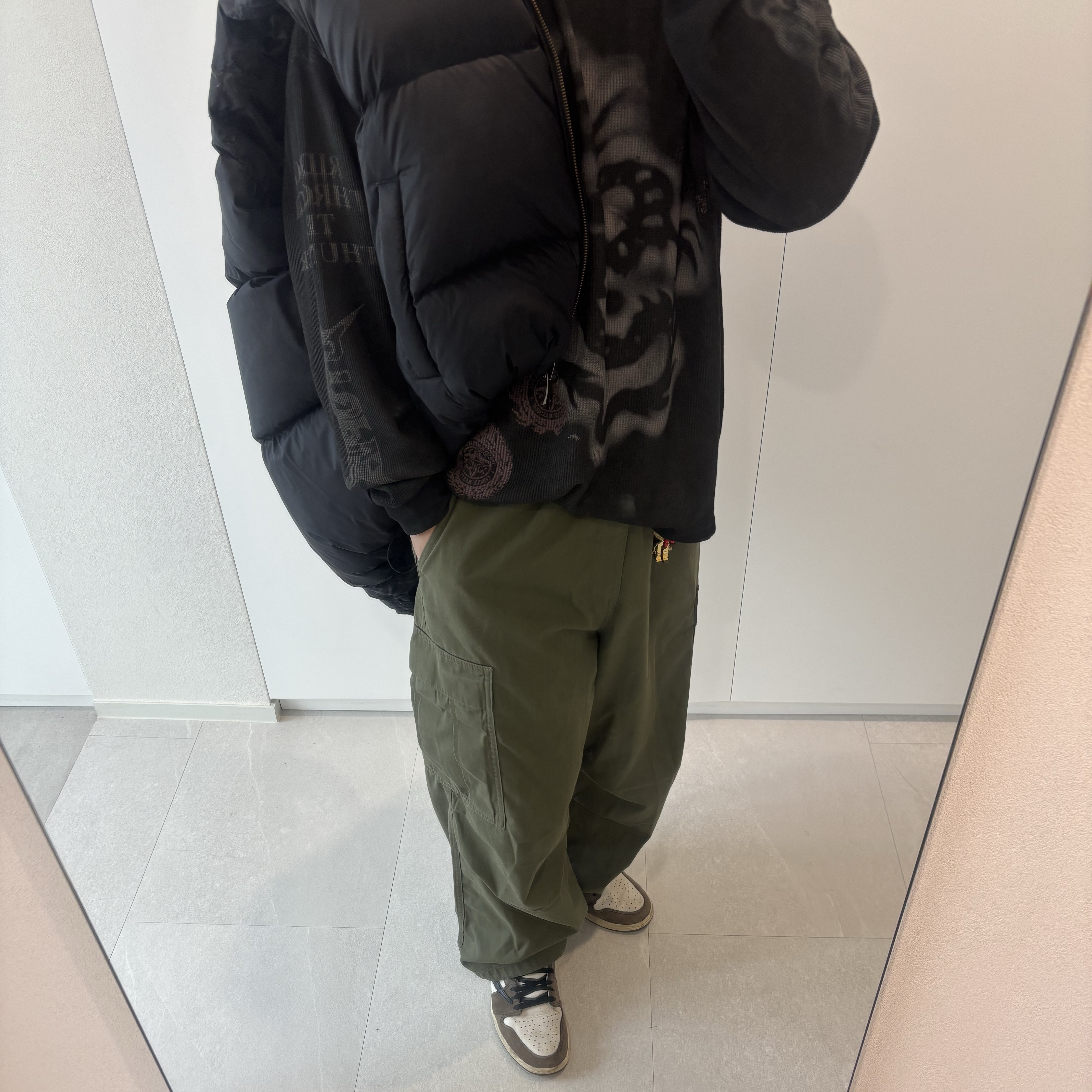 Chrome Hearts Horseshoe Logo Sweatshirt Black, Yeezy Gap Engineered By Balenciaga Dove Hoodie Washed Black 착용 스타일 - 5