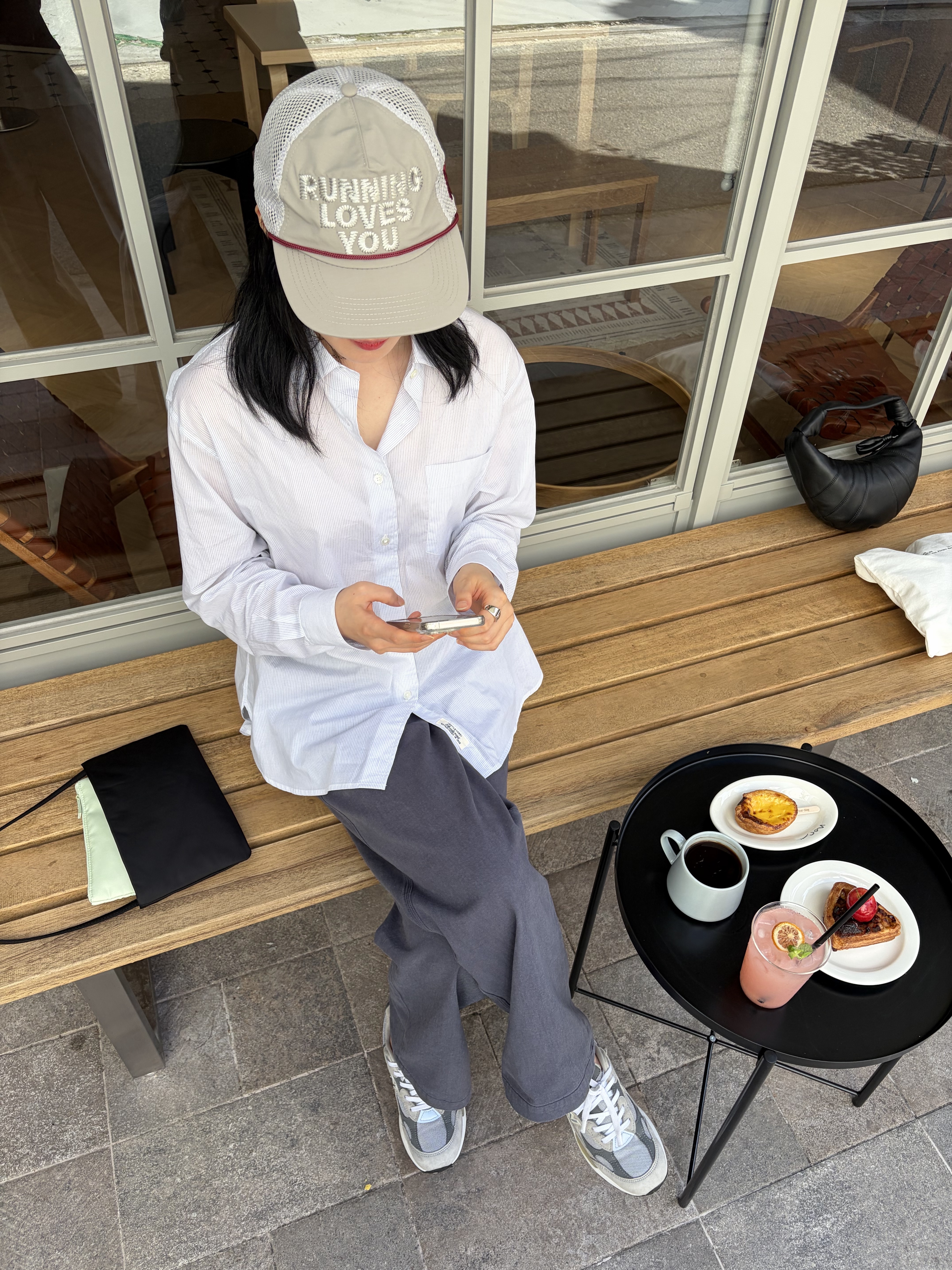 Alex Zono Running Loves You Trucker Hat Silver, New Balance 992 Made in USA Grey - D Standard 착용 스타일 - 2