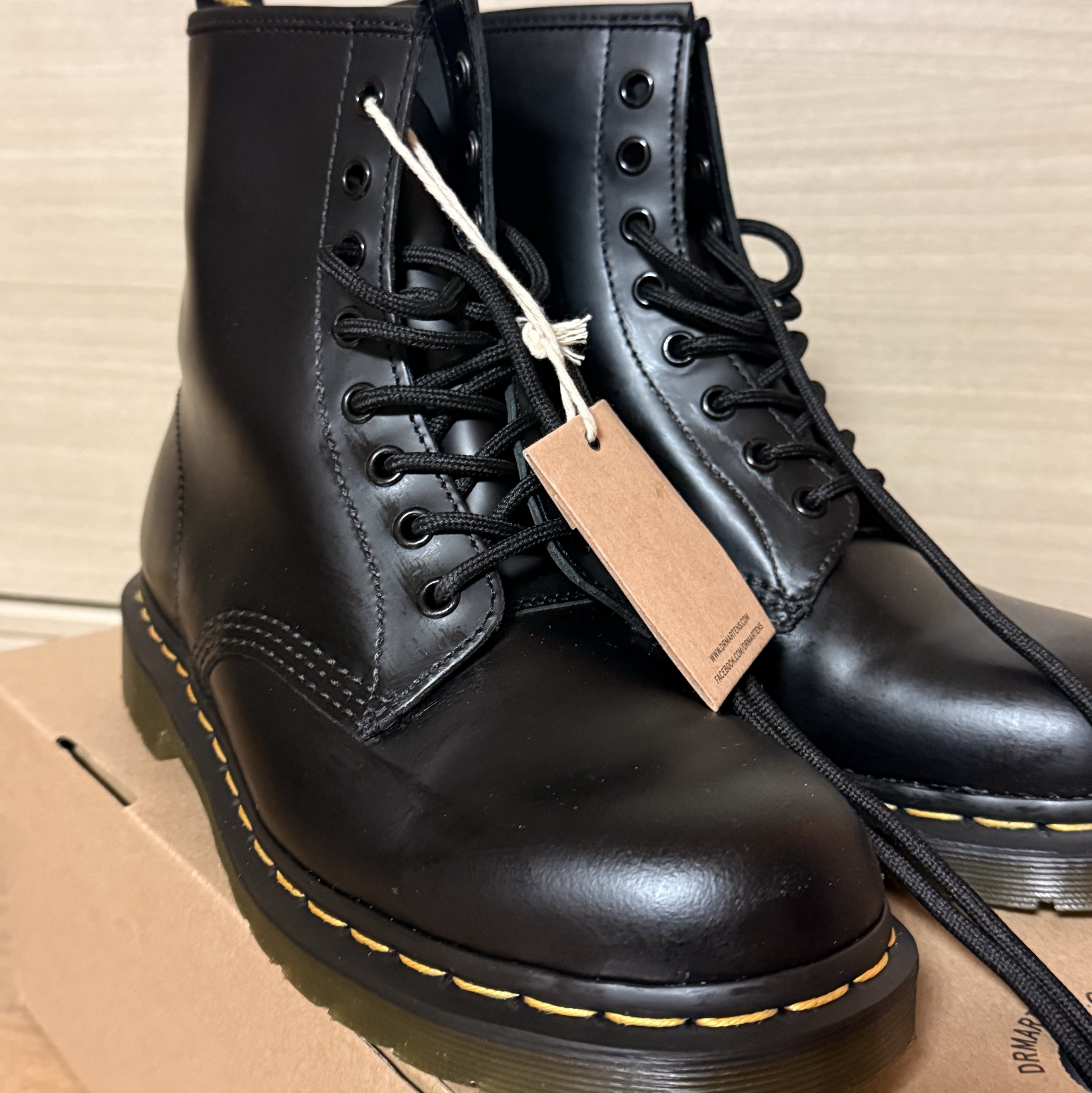 Dr. Martens 1460 Smooth Boots Black 착용 스타일 - 2