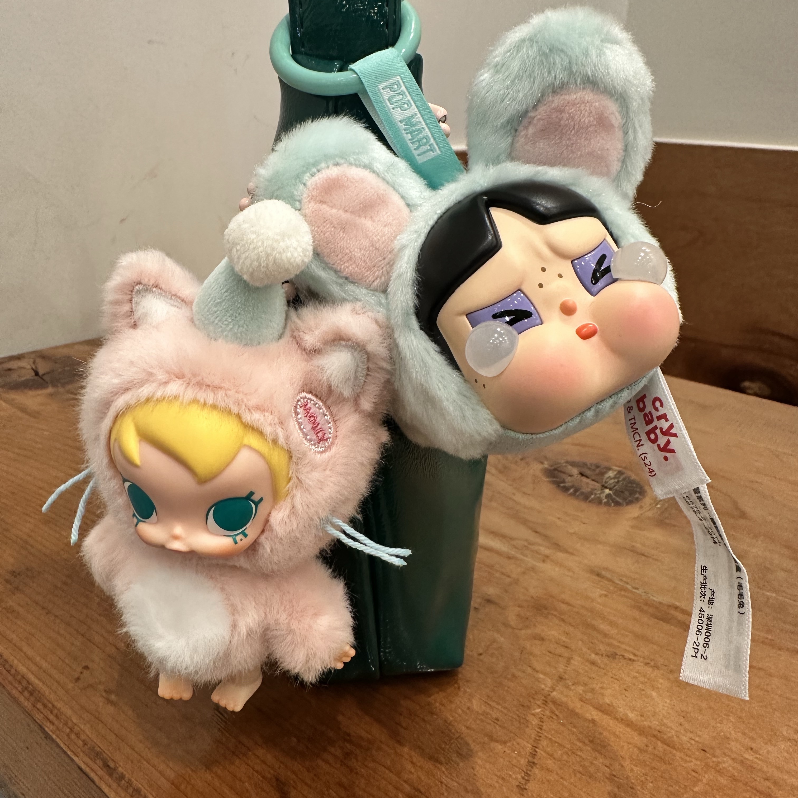 Pop Mart Crybaby x Powerpuff Girls Series Keyring Sealed Case (6 Blind Boxes) 착용 스타일