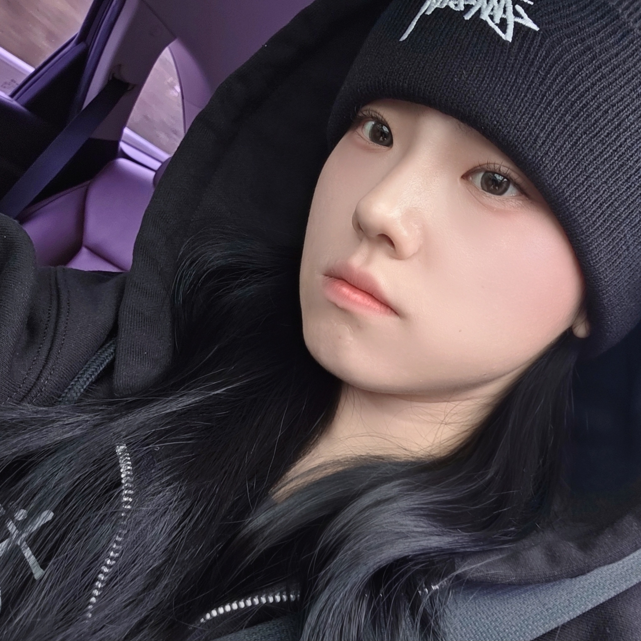 Stussy Stock Cuff Beanie Black 착용 스타일