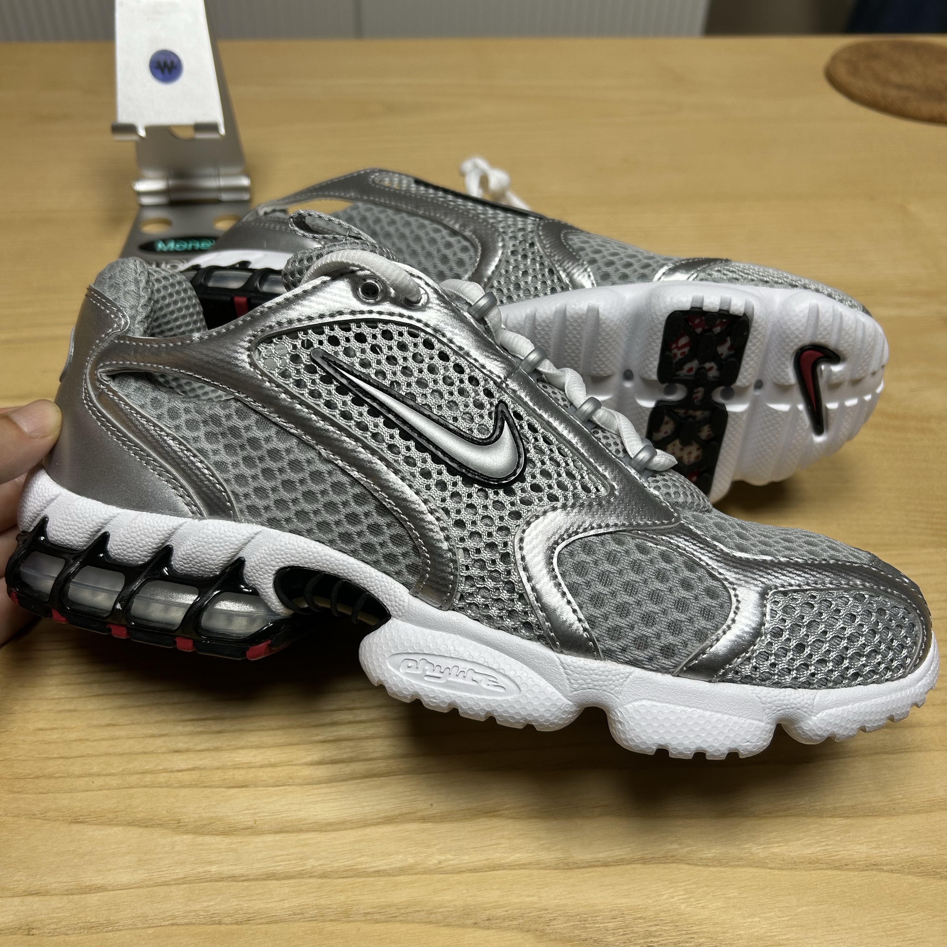 Nike Air Zoom Spiridon Cage 2 Metallic Silver 착용 스타일 - 2