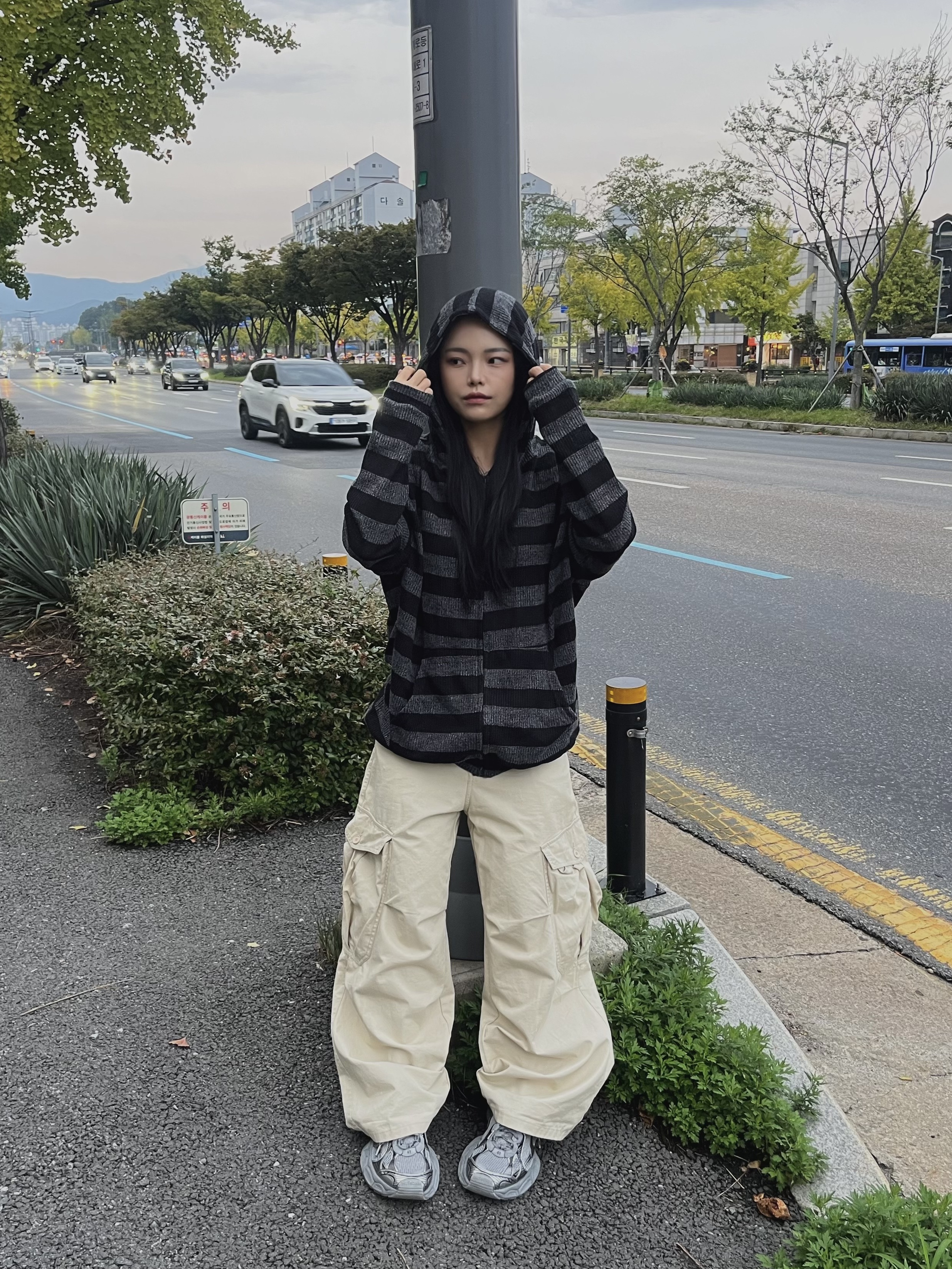Balenciaga 3XL Sneakers Grey Black 착용 스타일 - 5
