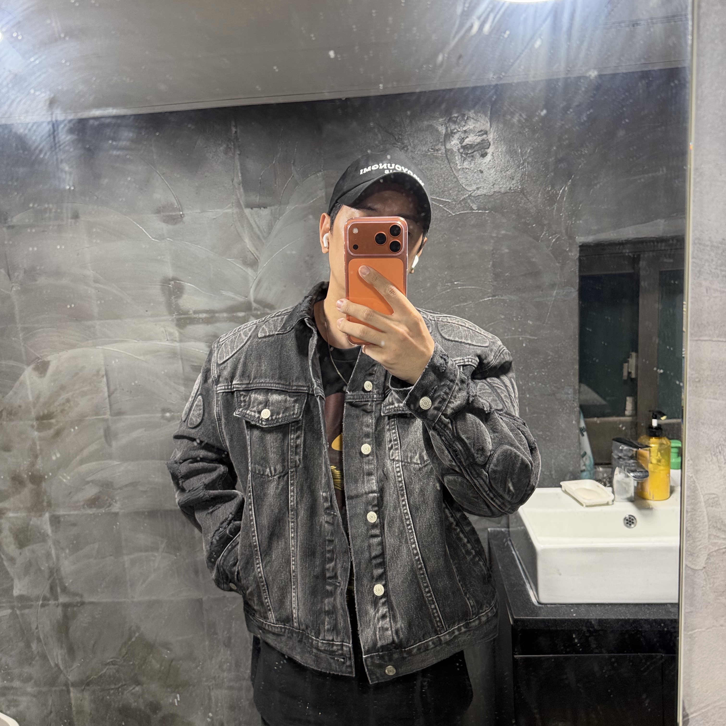 Yeezy Gap Engineered By Balenciaga Padded Denim Jacket Grey Wash, Wooyoungmi Embroidered Ball Cap Black 착용 스타일