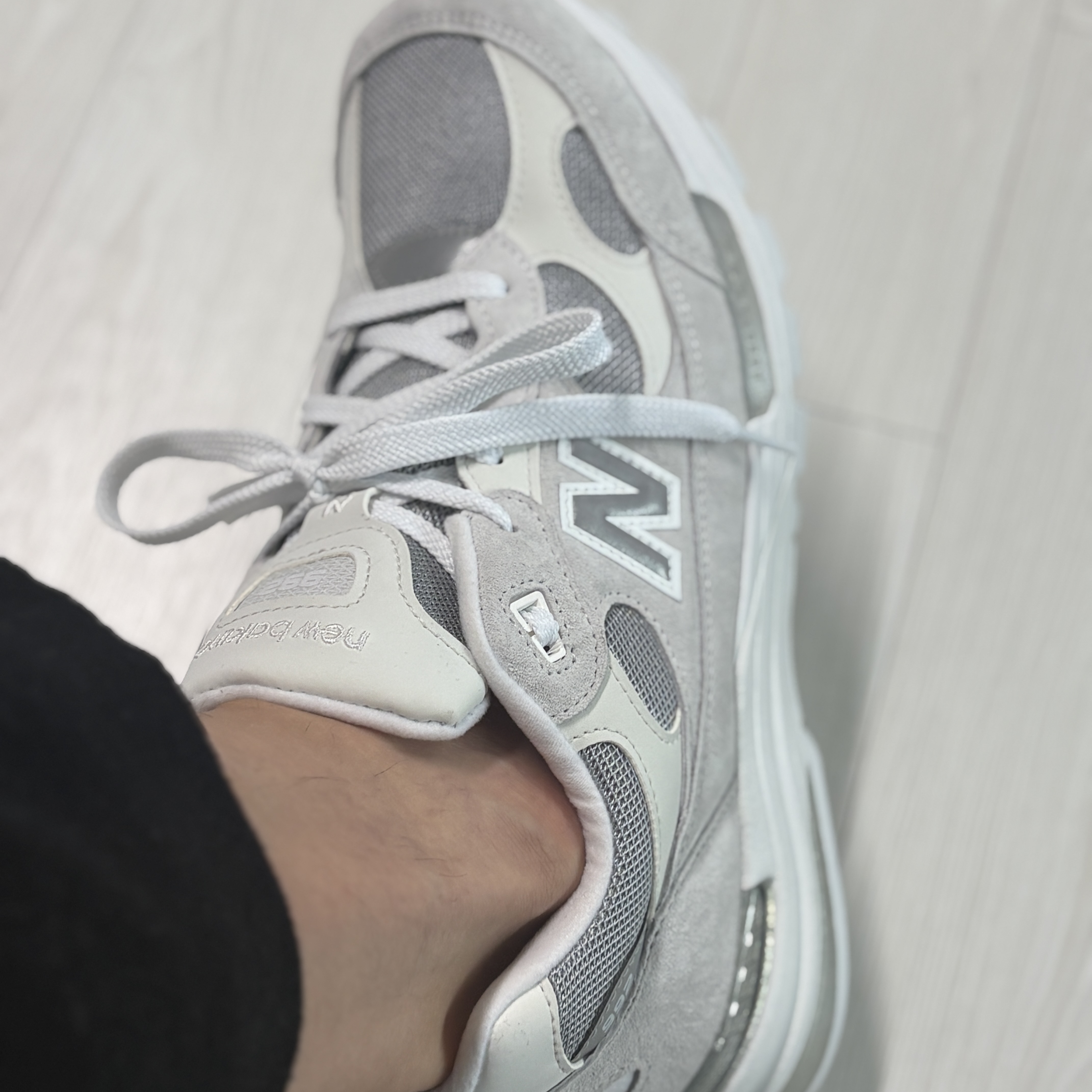 New Balance 992 Made in USA Core White Reflection 착용 스타일 - 1