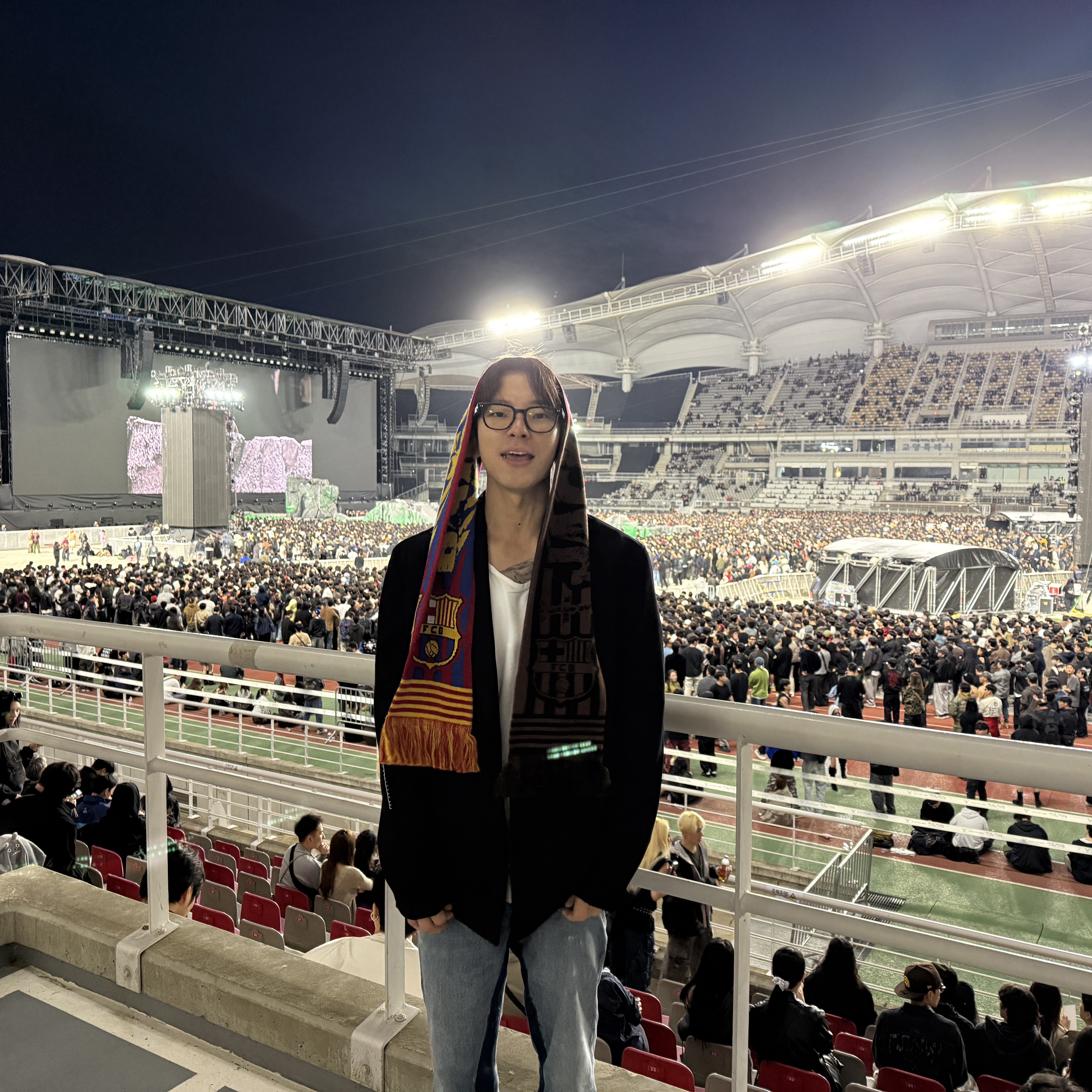 Travis Scott Cactus Jack FC Barcelona Barca Jack Football Club Scarf Multicolor 착용 스타일