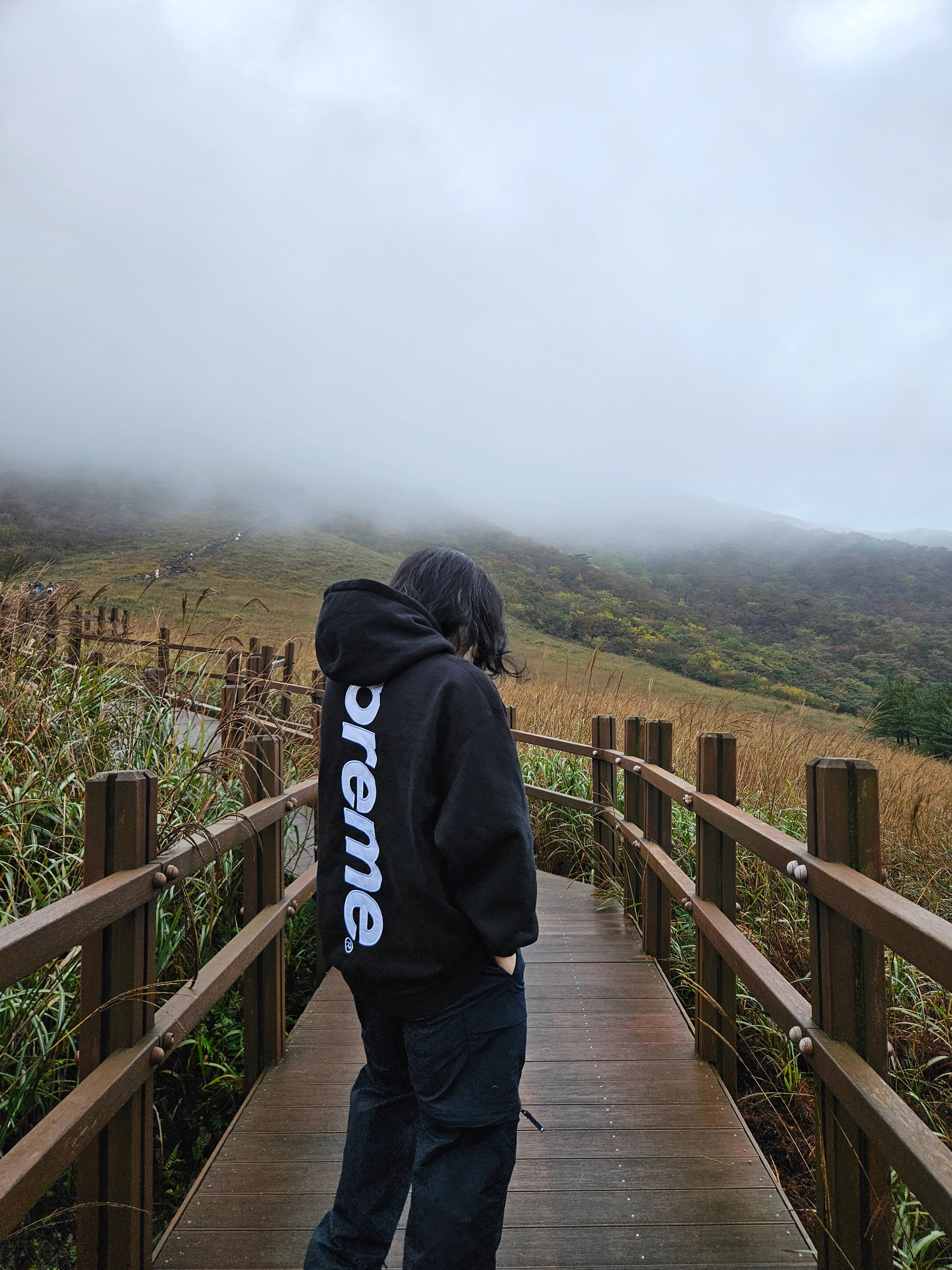 Supreme Satin Applique Hooded Sweatshirt Black - 25FW 착용 스타일 - 4
