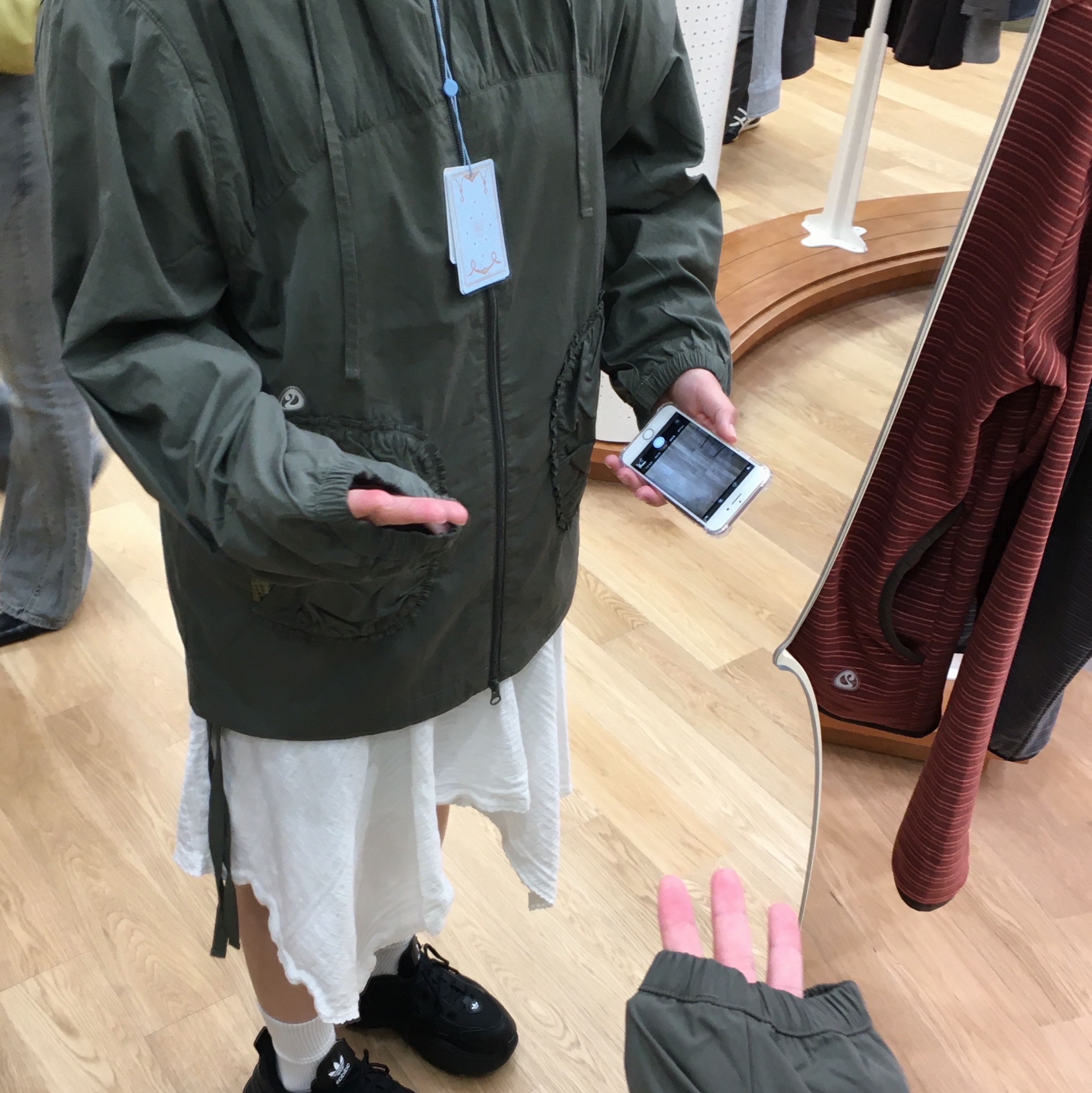 COYSEIO Check Windbreaker Mud Khaki 착용 스타일