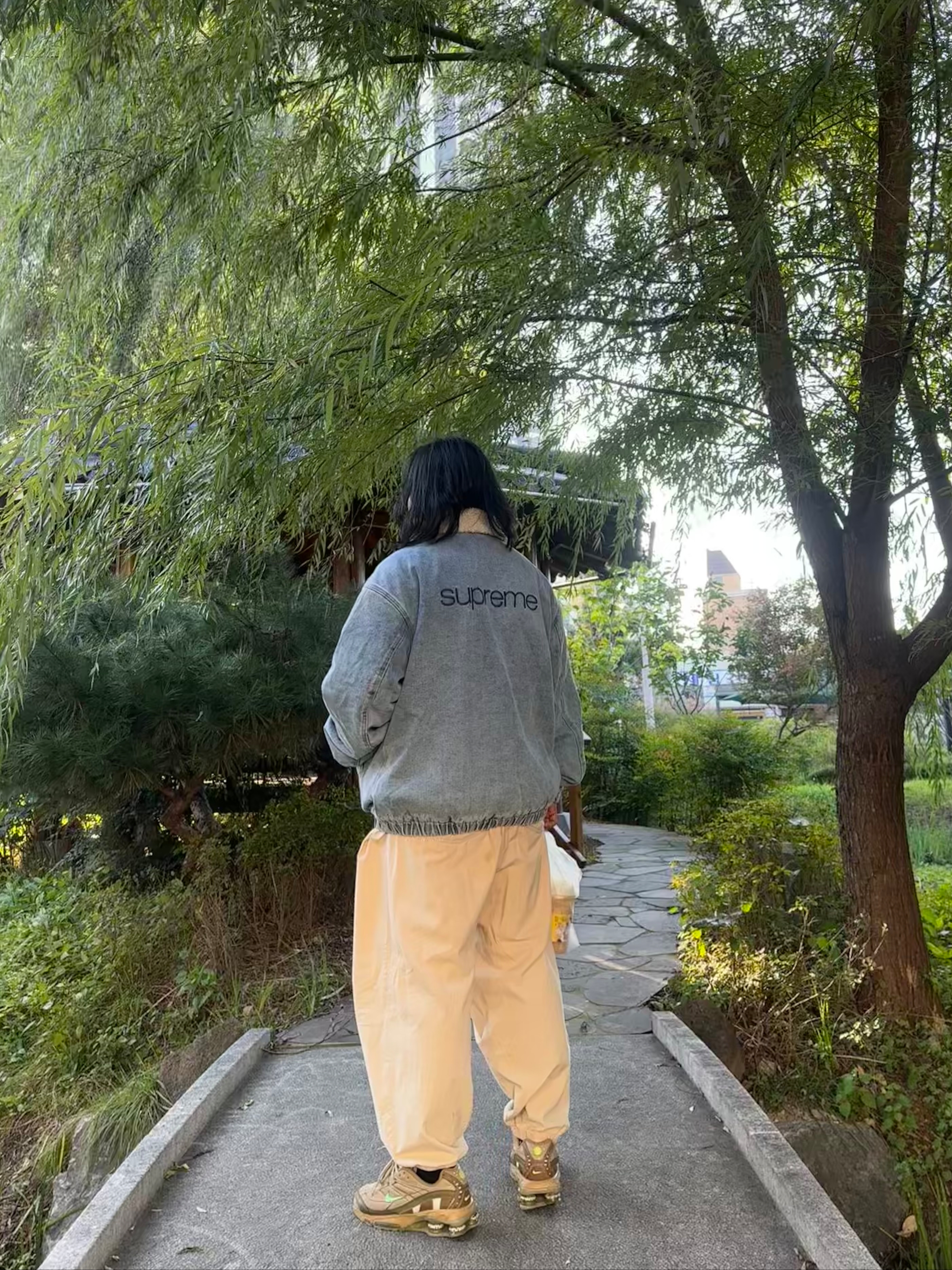 Supreme Faux Shearling Lined Bomber Jacket Denim - 24FW, Nike x Supreme Shox Ride 2 SP Neutral Olive 착용 스타일 - 2