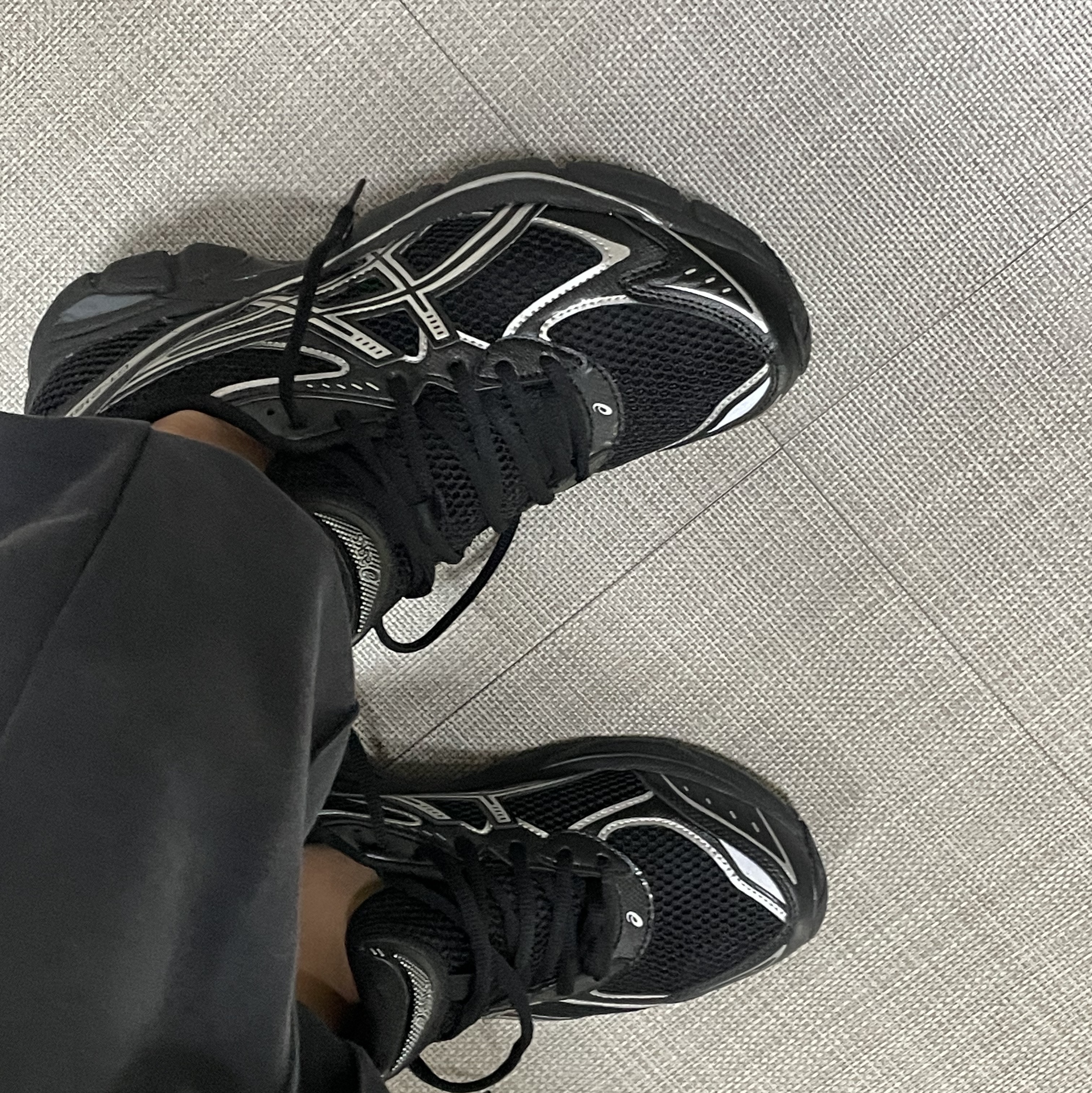 Asics GT-2160 Black Pure Silver 착용 스타일