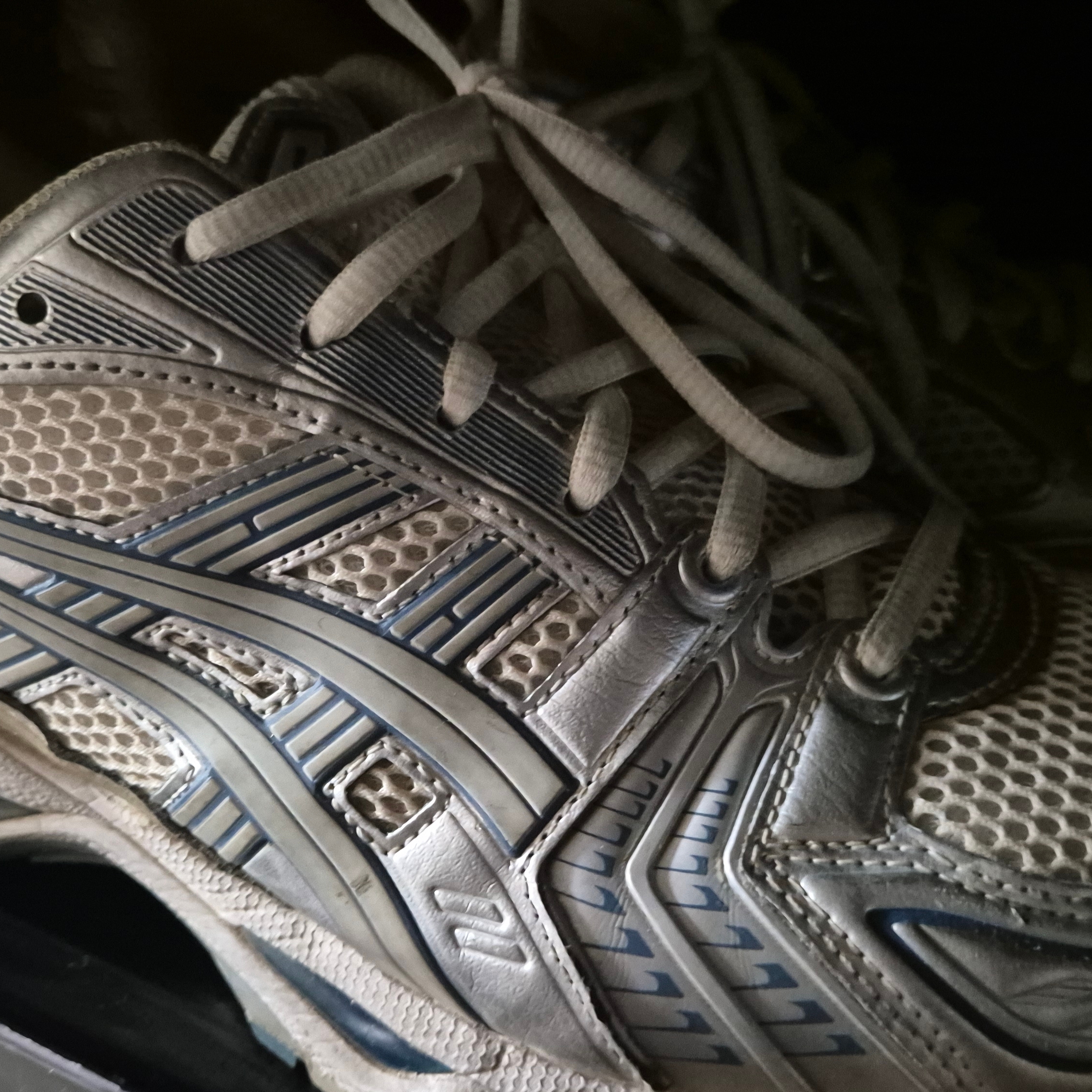 Asics Gel-Kayano 14 Cream Pure Silver 착용 스타일