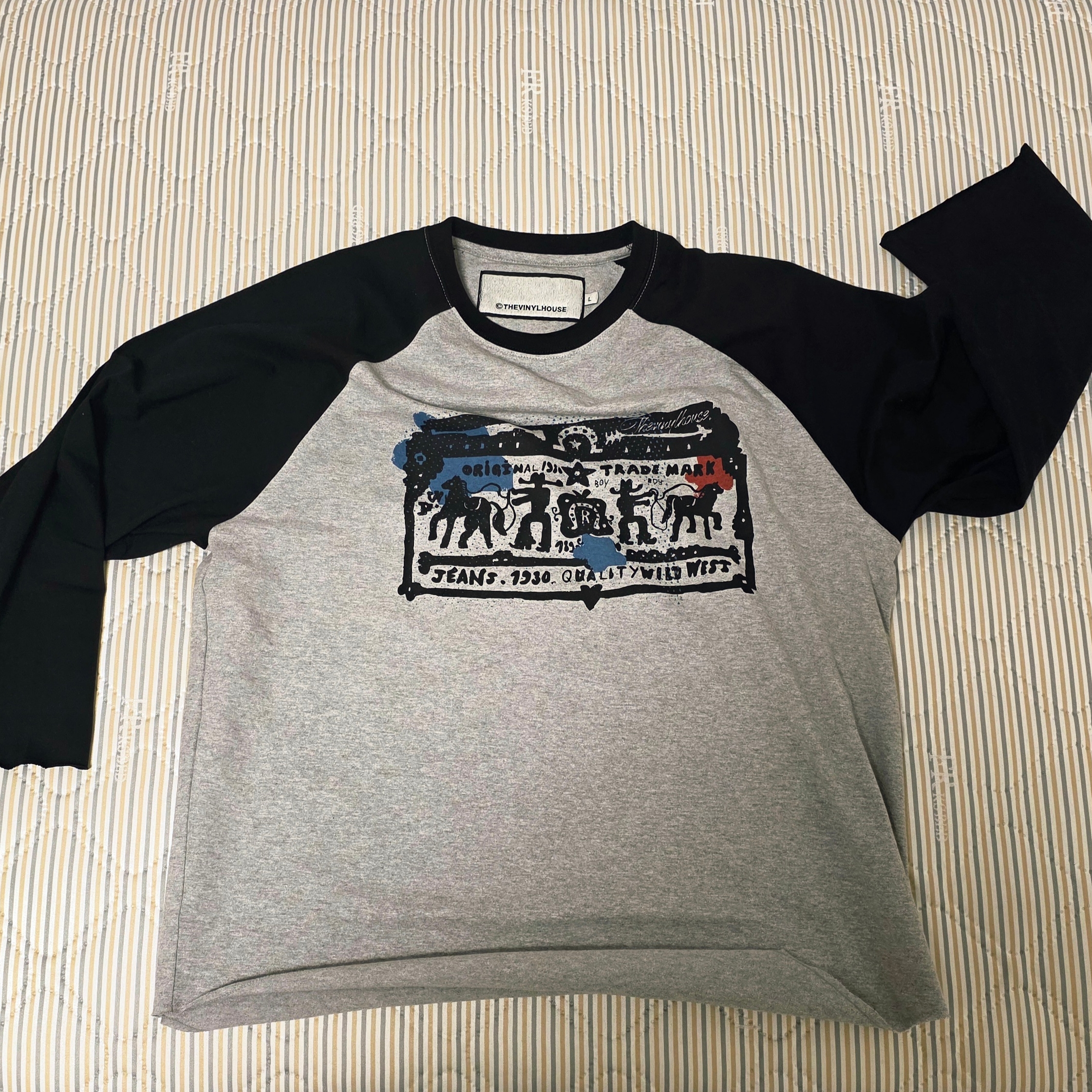 [KREAM 단독] Thevinylhouse Cowboy Pictogram Raglan LS Tee Black 착용 스타일 - 1