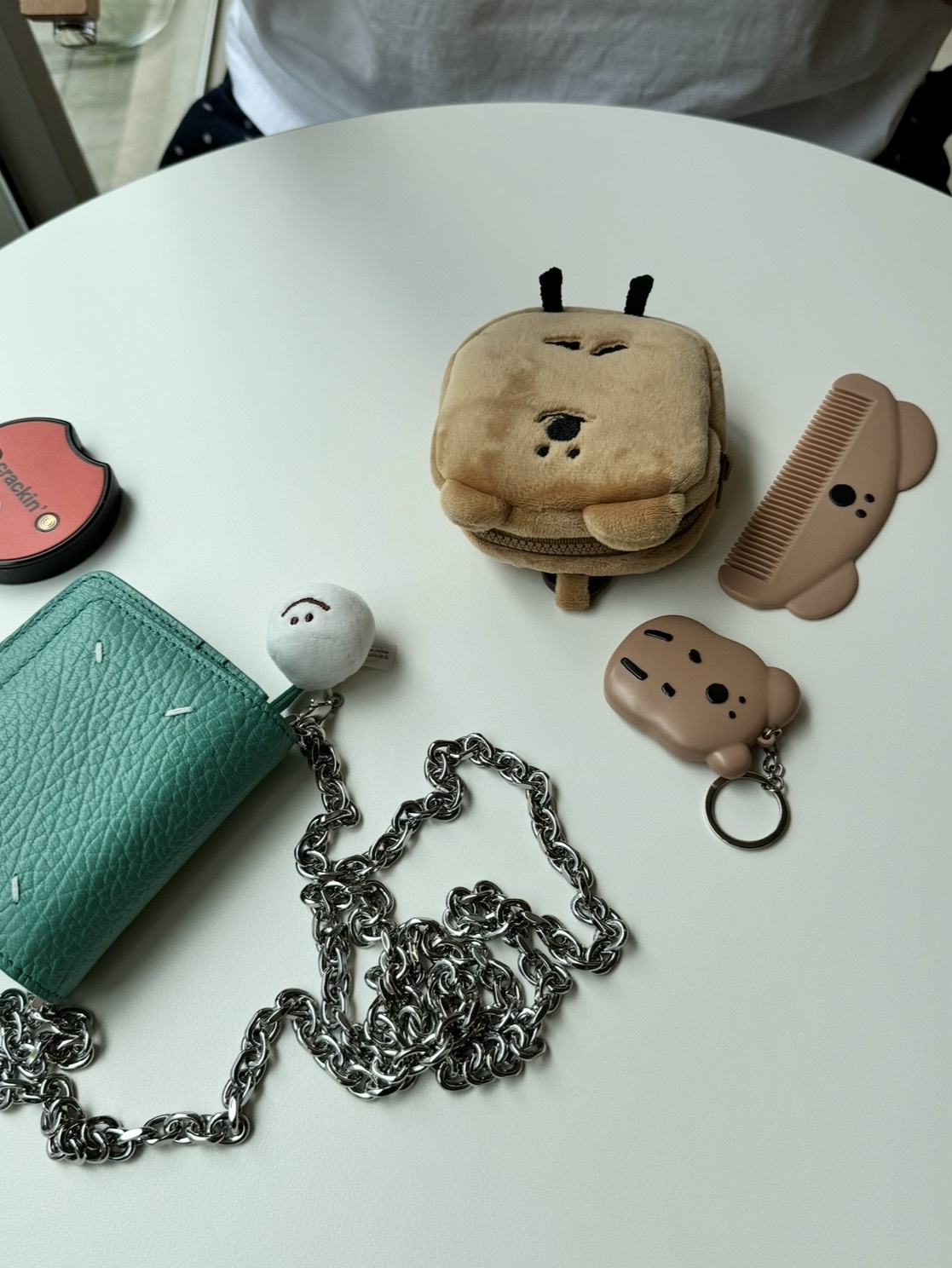 Maison Margiela Small Leather Chain Wallet Vert D'eau 착용 스타일