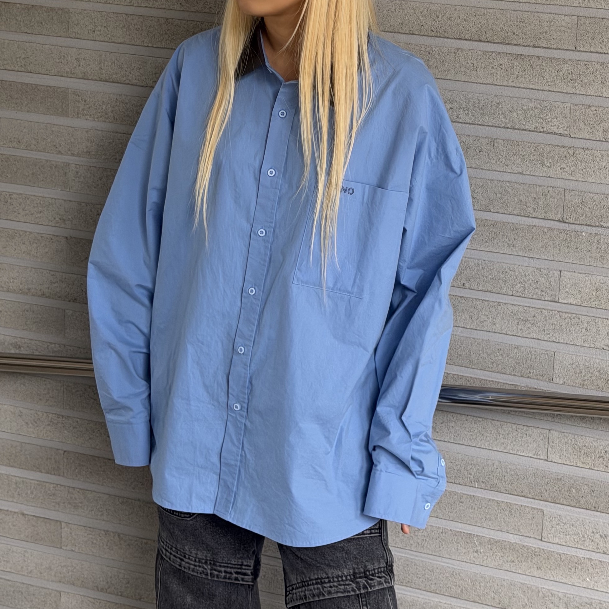 Hono Report Mini Logo Shirts Blue 착용 스타일 - 1