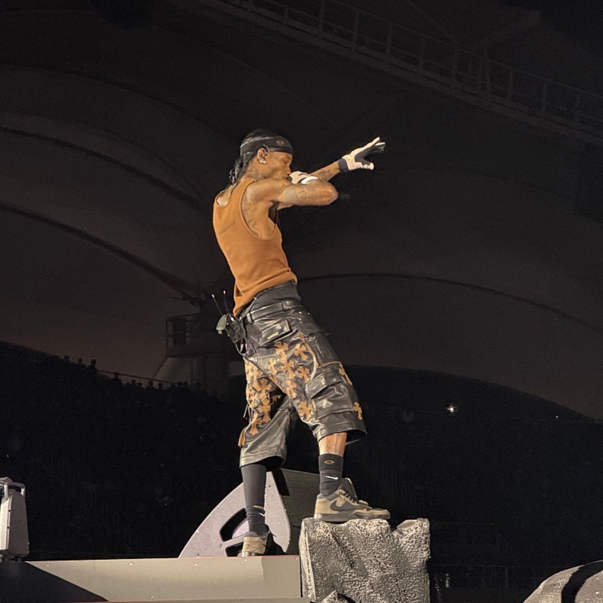 Jordan x Travis Scott Jumpman Jack TR Black and Dark Mocha 착용 스타일