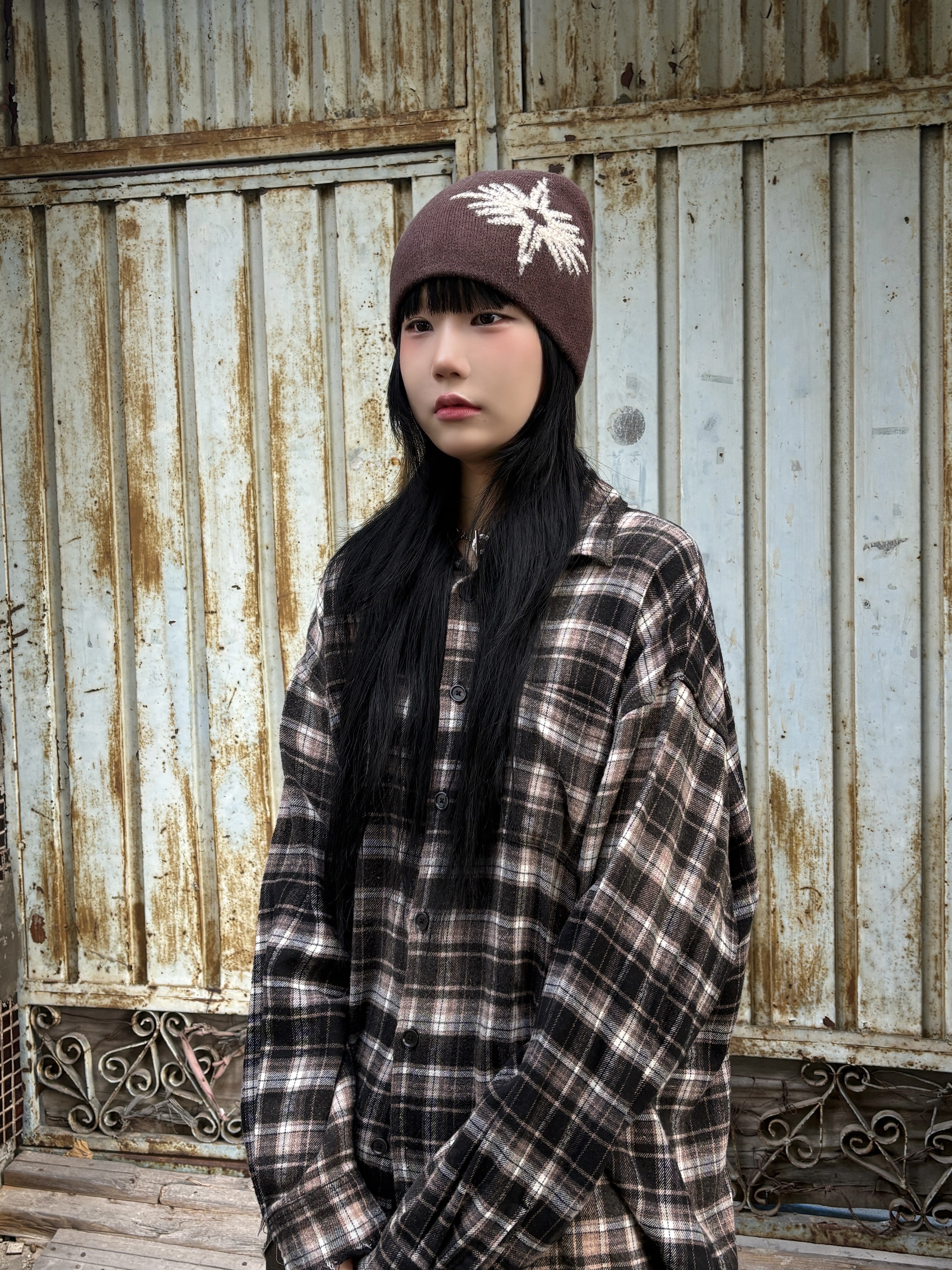 DEFGARMENTS Fire Work Beanie Brown 착용 스타일 - 4