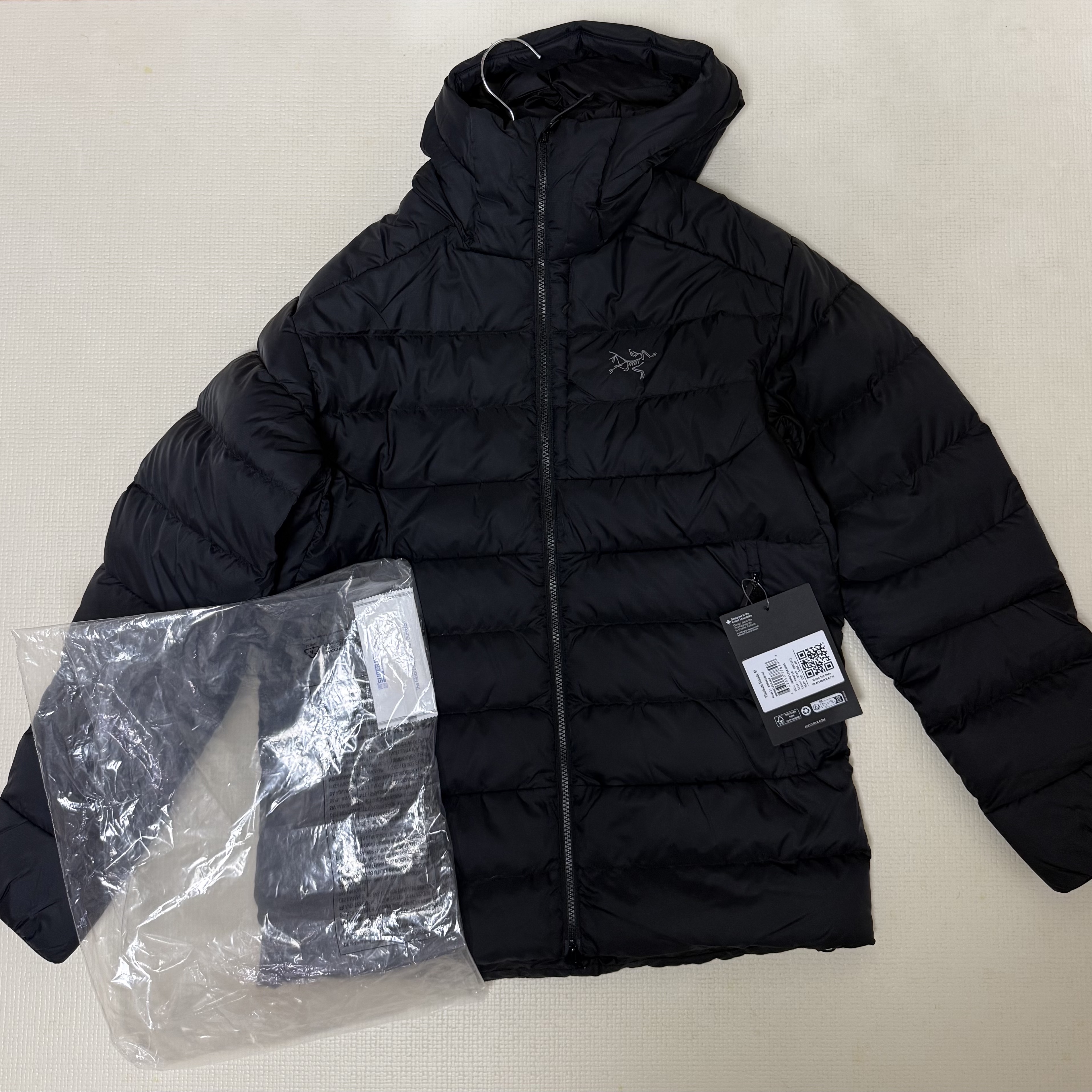 Arc'teryx Thorium Hoody Black 착용 스타일 - 1