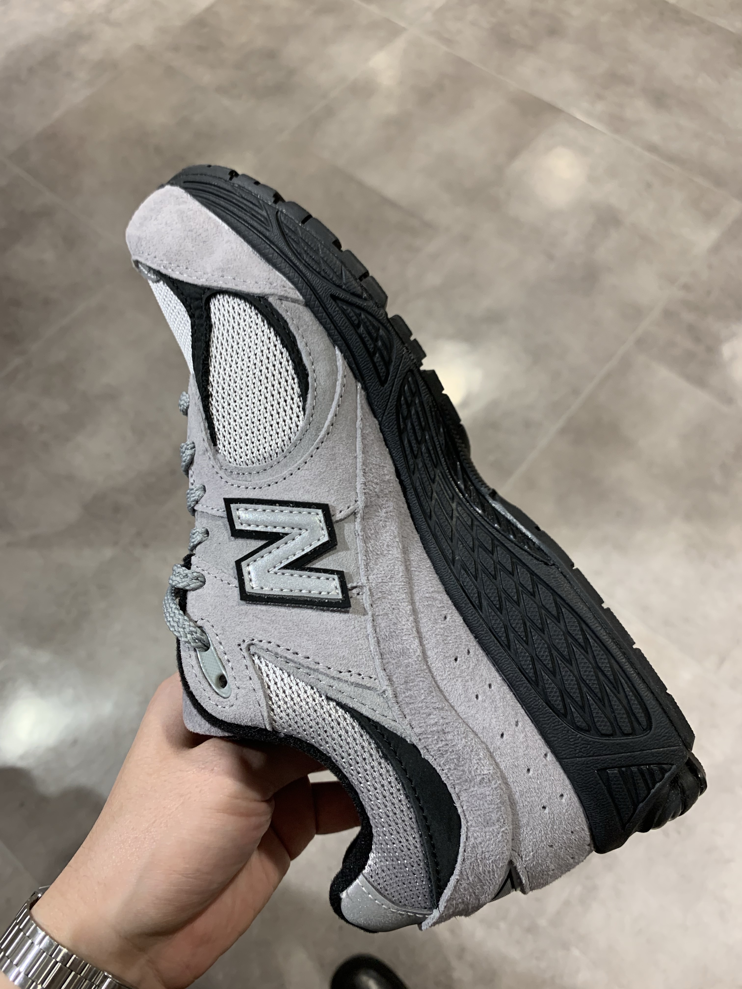 New Balance 2002R Grey Black 착용 스타일