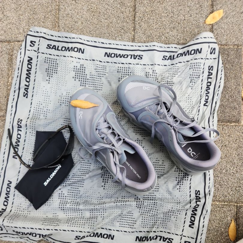 On Running x Post Archive Faction (Paf) Cloudmonster Hyper Phantom Apollo, Salomon XA Pro 3D Alloy Silver 착용 스타일 - 1
