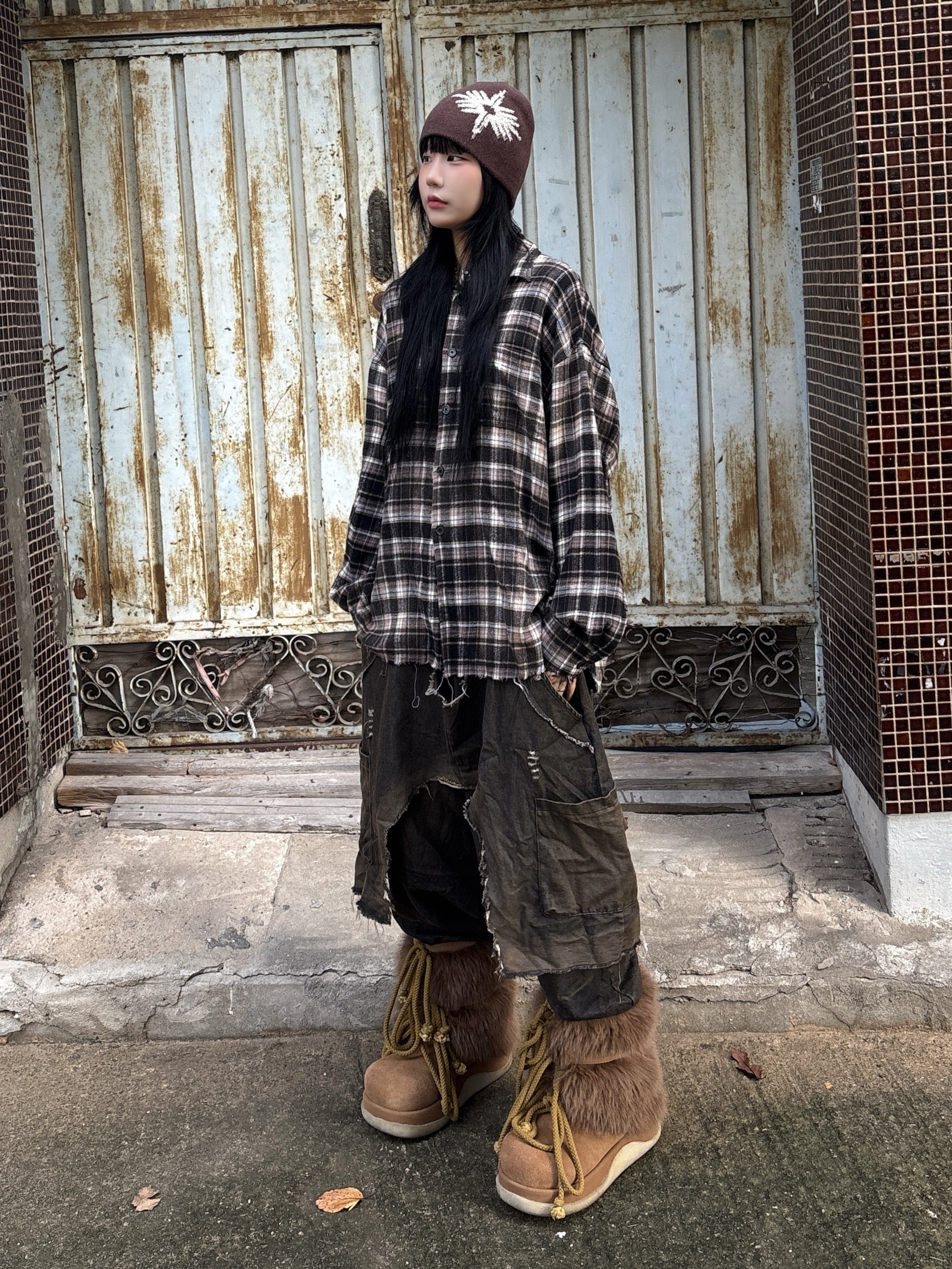 DEFGARMENTS Fire Work Beanie Brown 착용 스타일 - 1