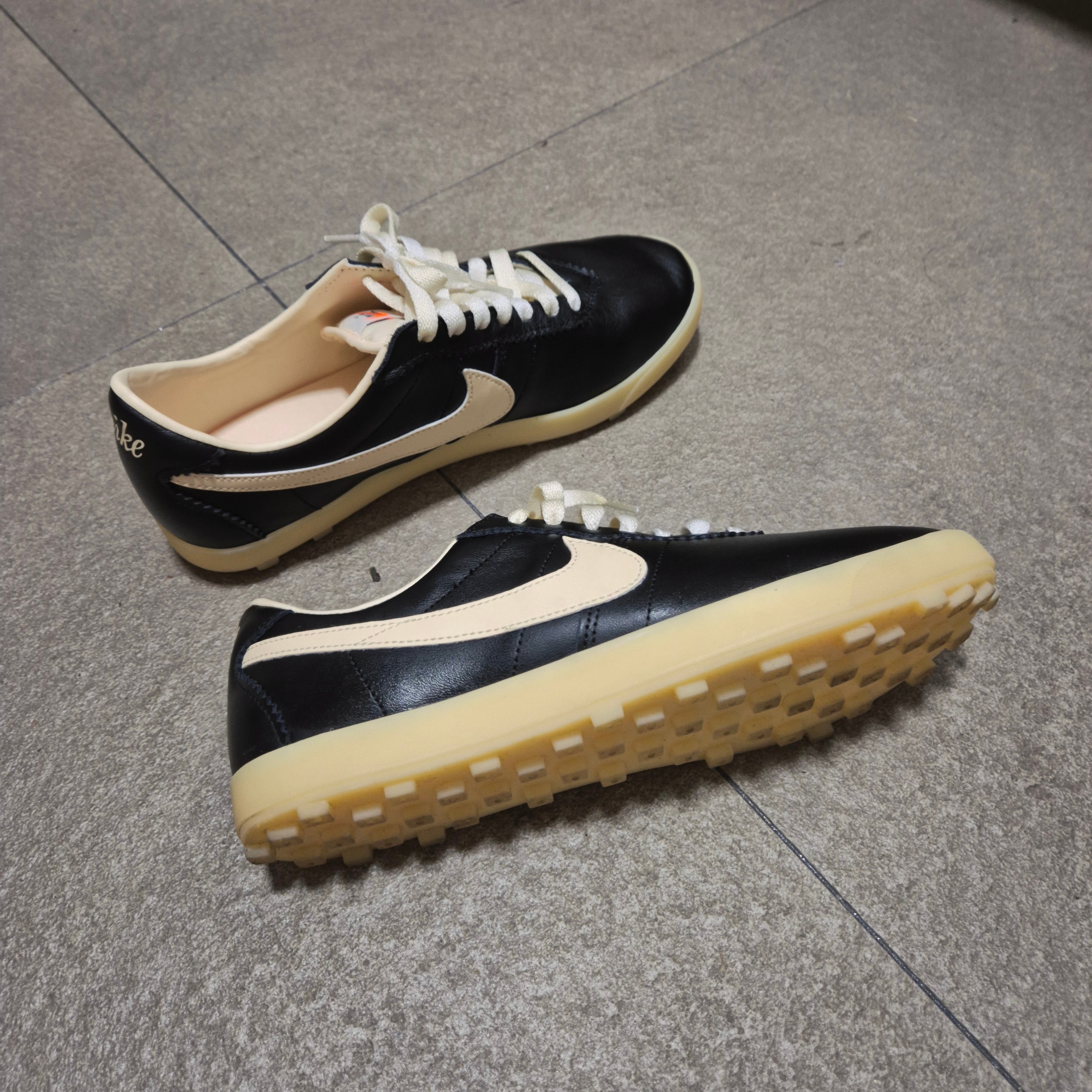 (W) Nike Astrograbber Black Sail 착용 스타일 - 1